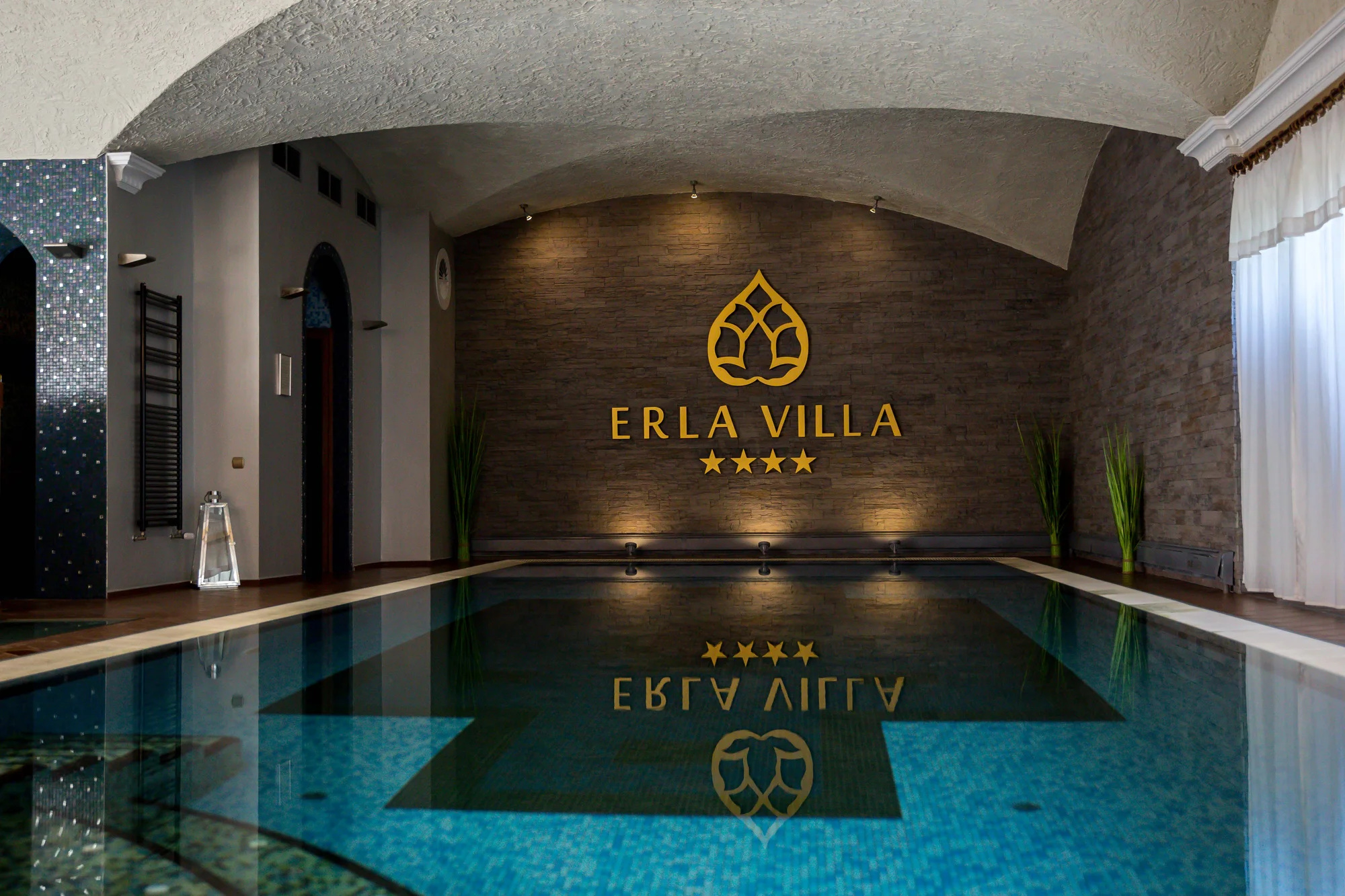 Adult friendly hotel v historickém centru města Eger: snídaně či polopenze, neomezeným wellness, bazén