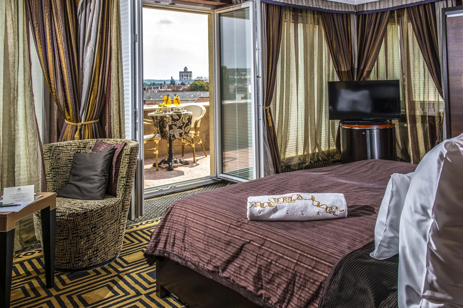 Adult friendly hotel v historickém centru města Eger: snídaně či polopenze, neomezeným wellness, bazén