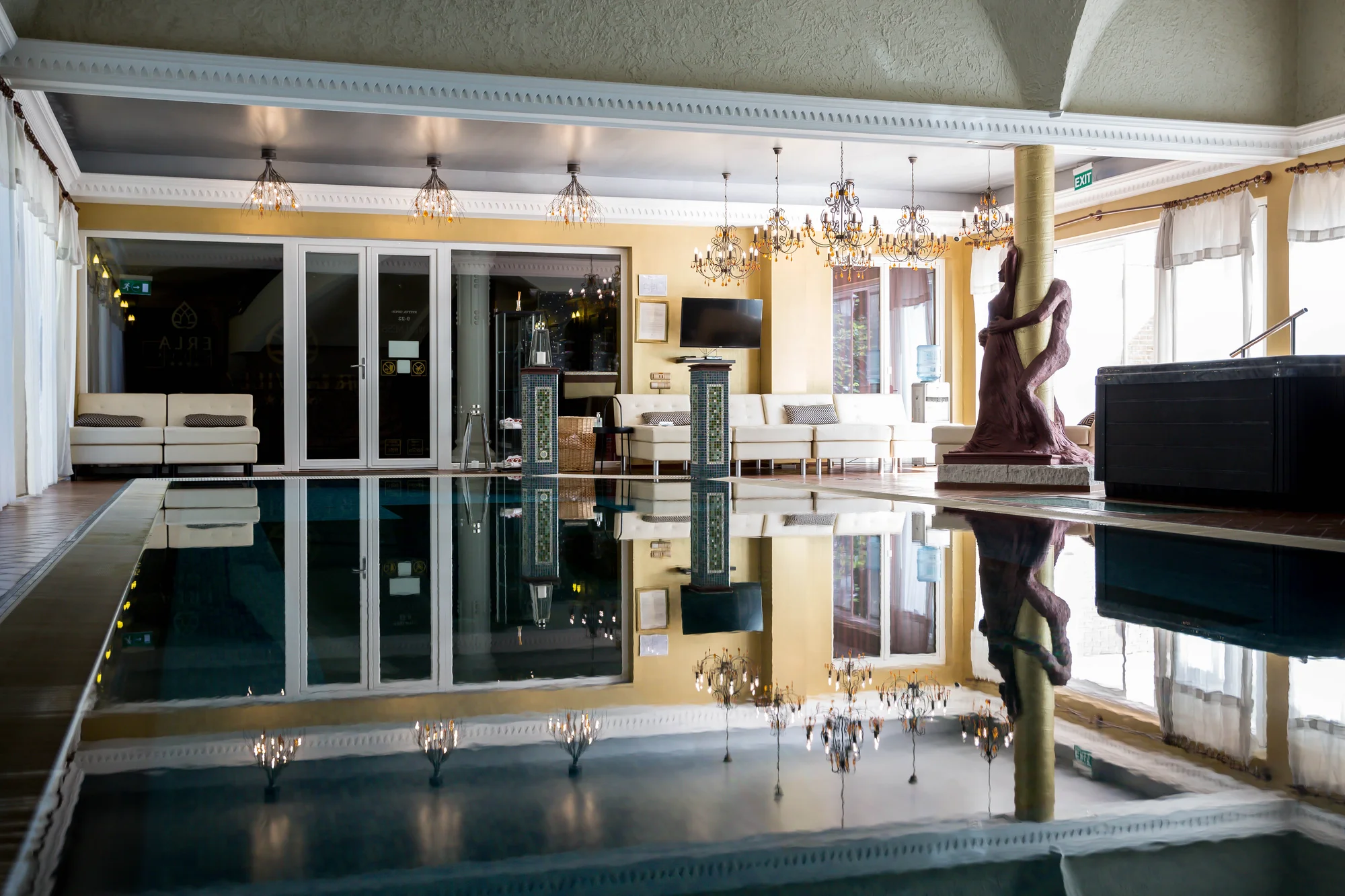 Adult friendly hotel v historickém centru města Eger: snídaně či polopenze, neomezeným wellness, bazén