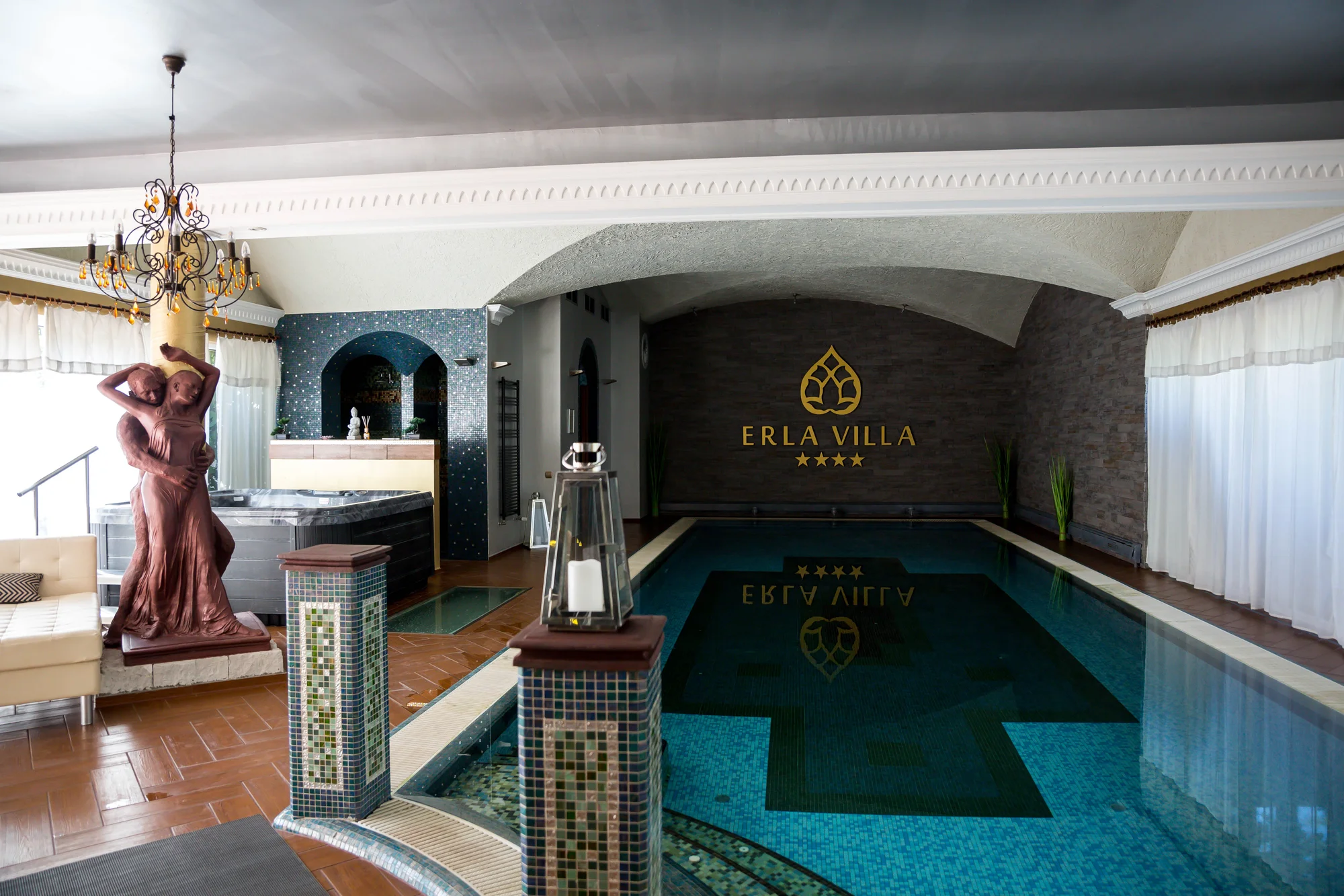 Adult friendly hotel v historickém centru města Eger: snídaně či polopenze, neomezeným wellness, bazén