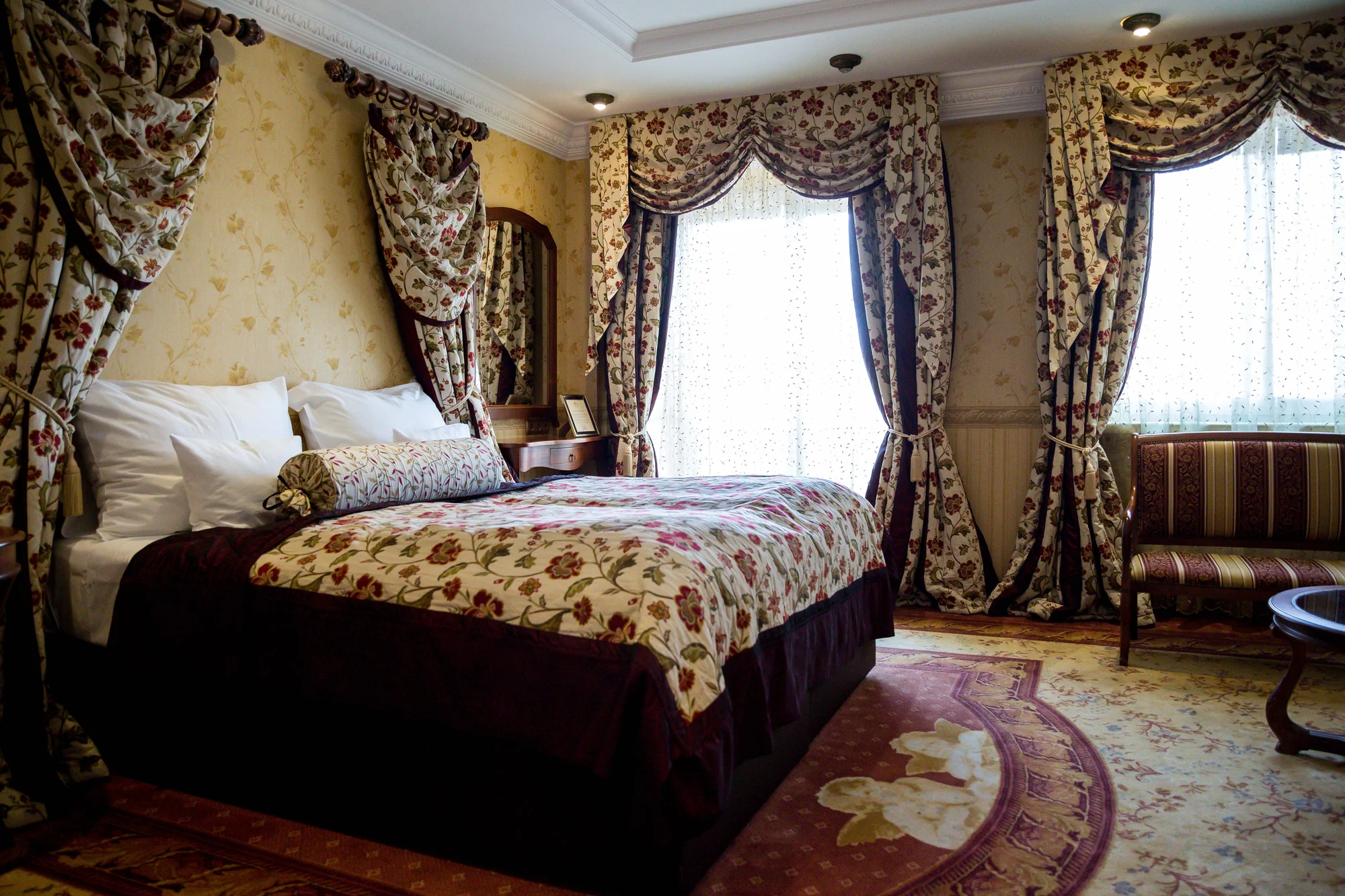 Adult friendly hotel v historickém centru města Eger: snídaně či polopenze, neomezeným wellness, bazén