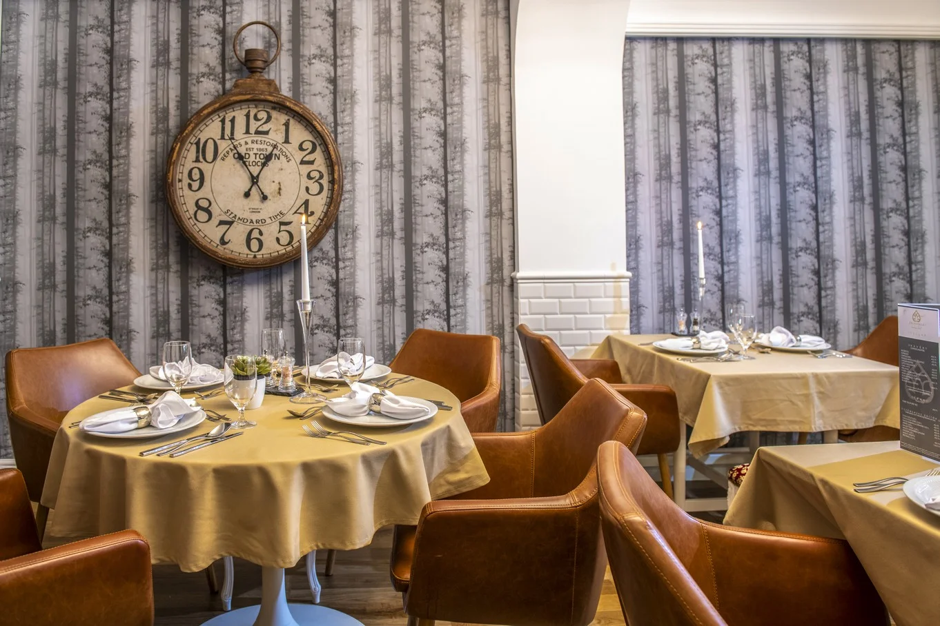 Adult friendly hotel v historickém centru Egeru: snídaně nebo polopenze a neomezený wellness