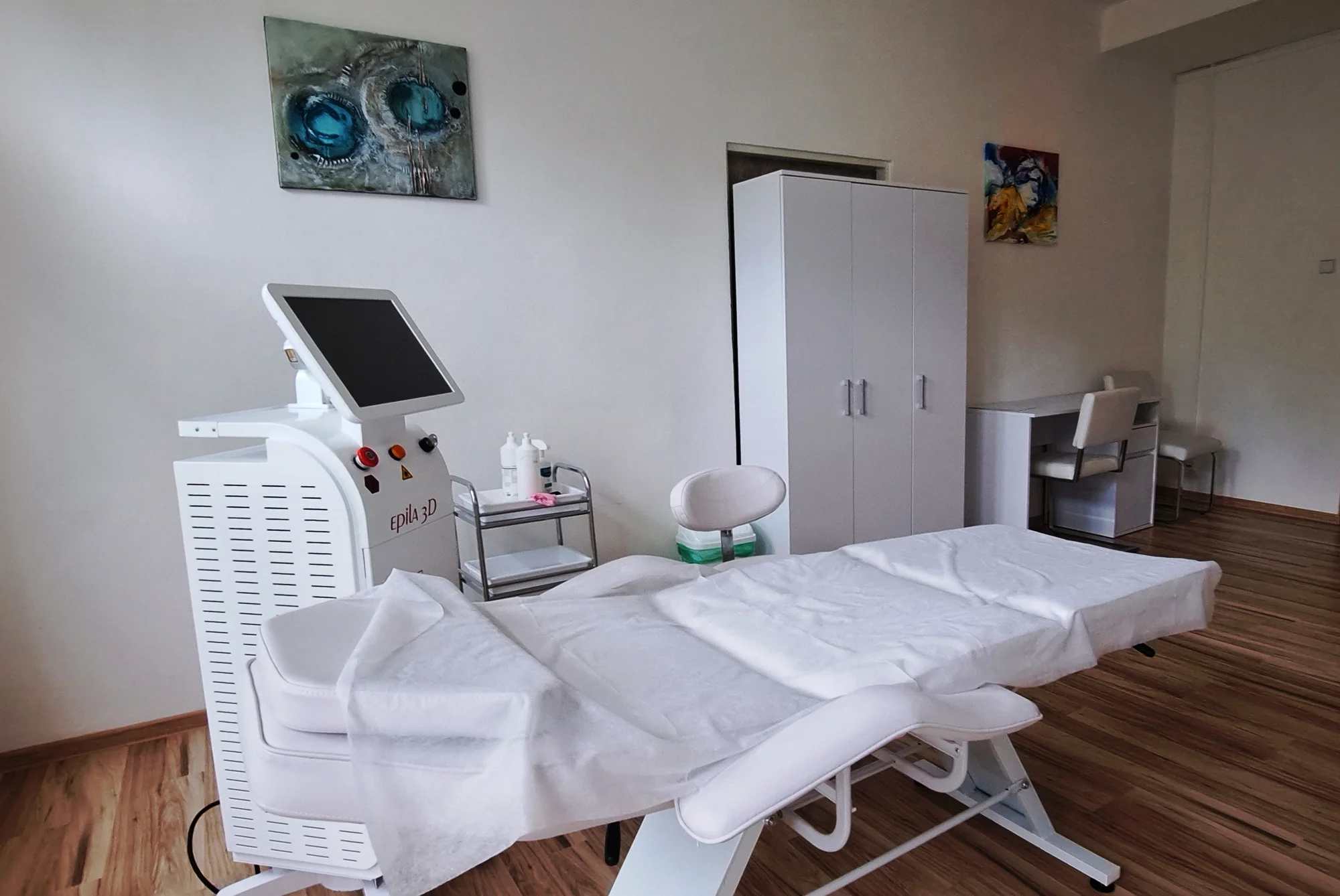 Laserová epilace nejrůznějších částí těla: krk, záda, ruce, nohy, hruď, břicho i intimní partie či bikini