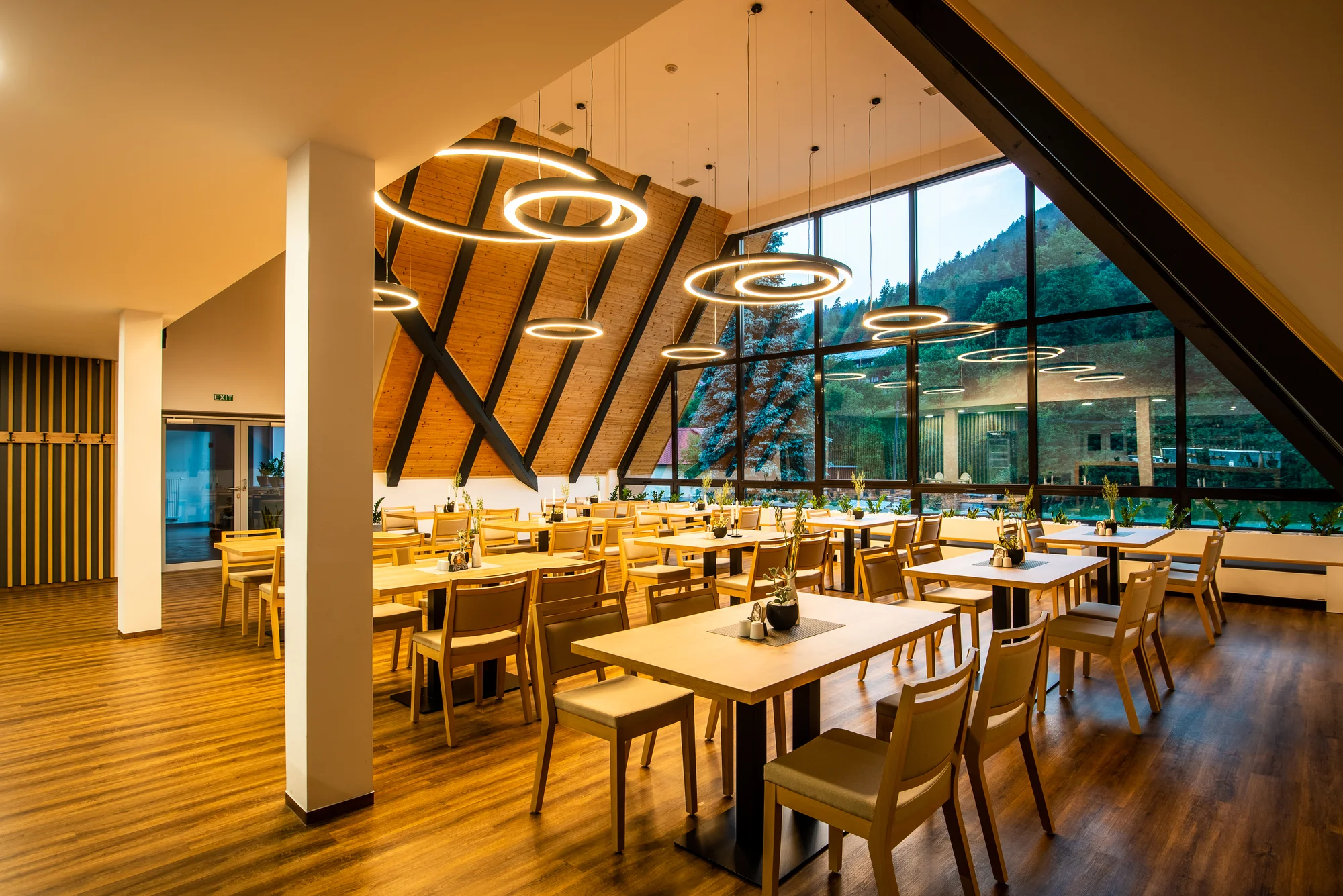 Čertovské vidle: špízy plné masa v restauraci s výhledem na Čertovy skály