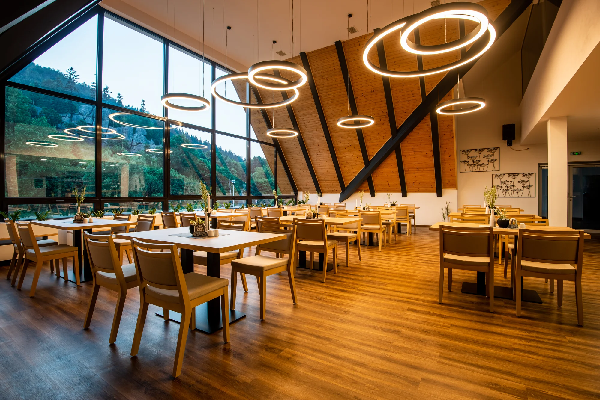 Otevřené vouchery na 300 až 1000 Kč do restaurace s výhledem na Čertovy skály