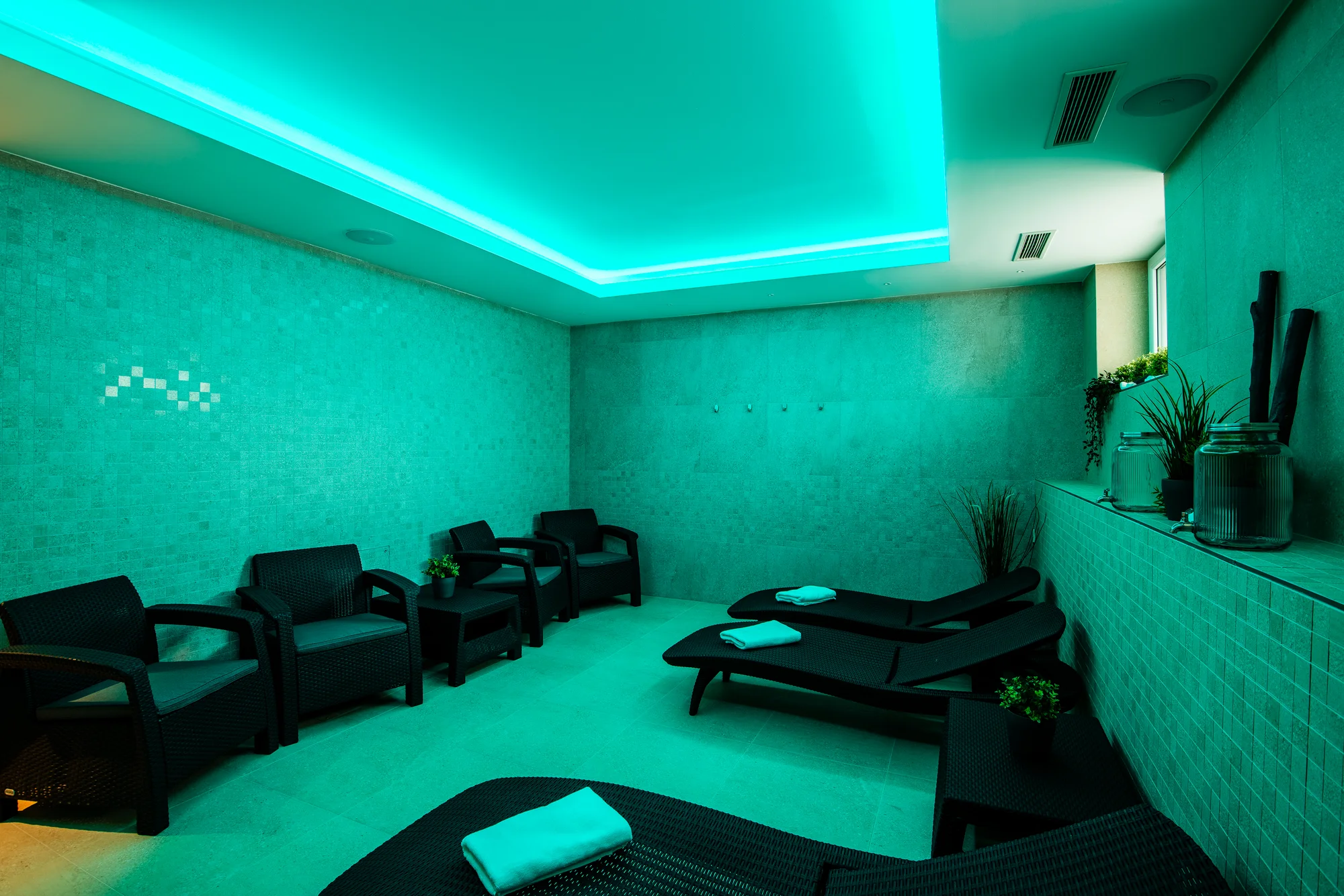 Relax ve vířivce i sauně: privátní wellness pro dva v penzionu s výhledem na Čertovy skály