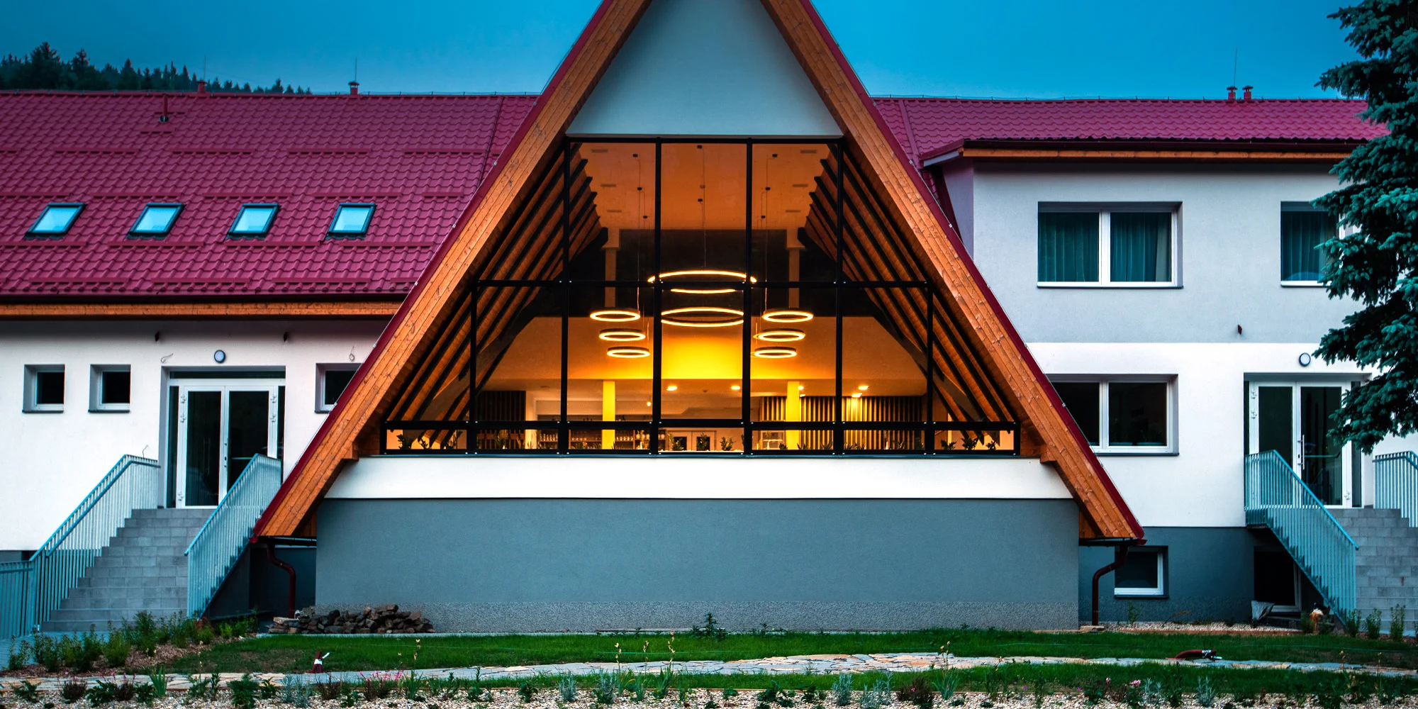 Jumbo pizza v restauraci s výhledem na Čertovy skály: složená až ze 4 druhů