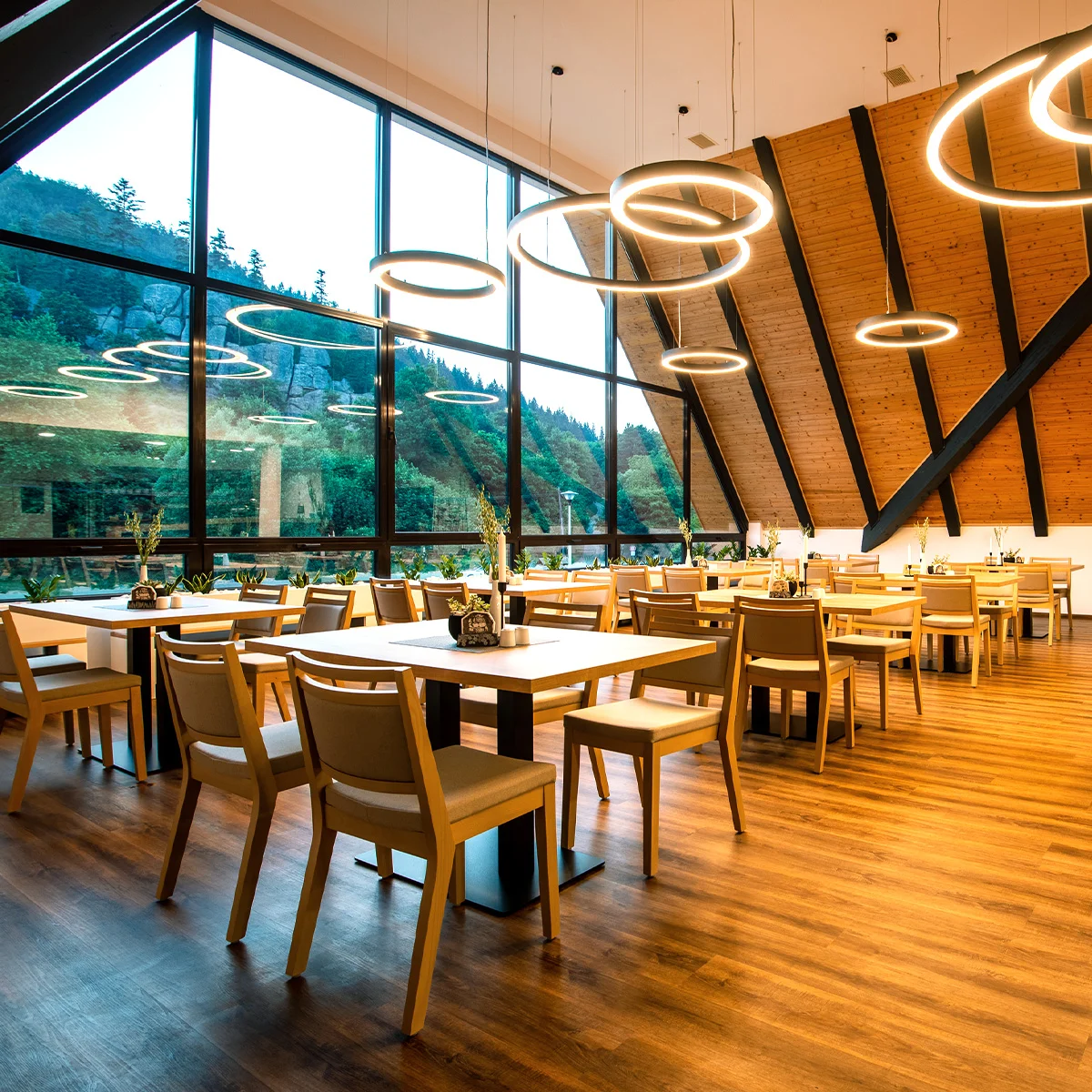 Otevřené vouchery na 300 až 1000 Kč do restaurace s výhledem na Čertovy skály