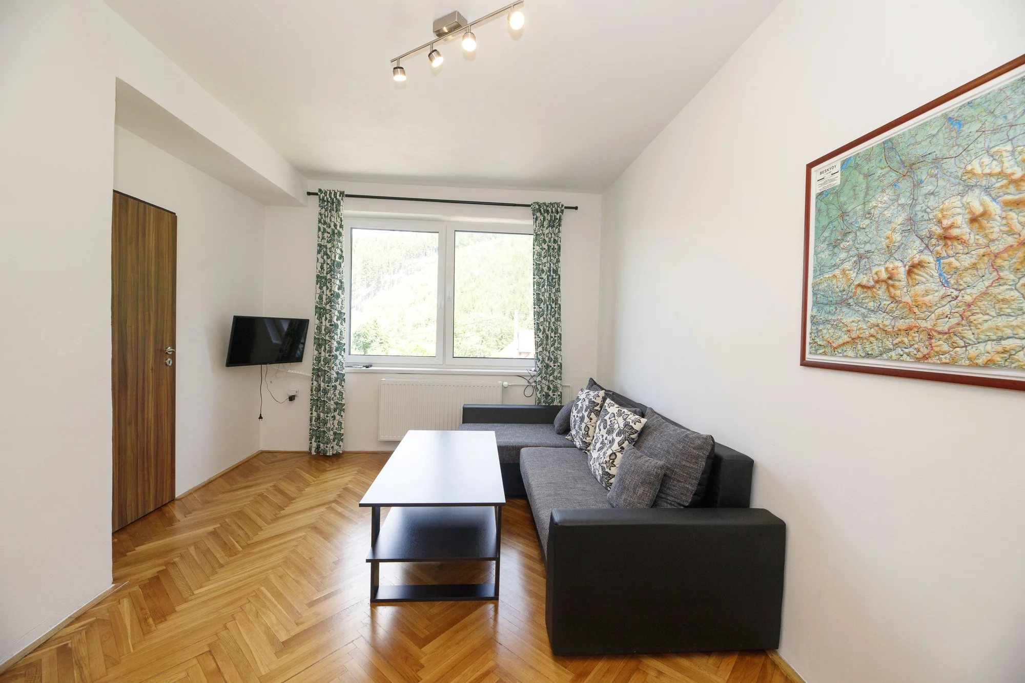 Pobyt v Beskydech až pro 6 osob: třípokojové apartmány, zahrada s posezením