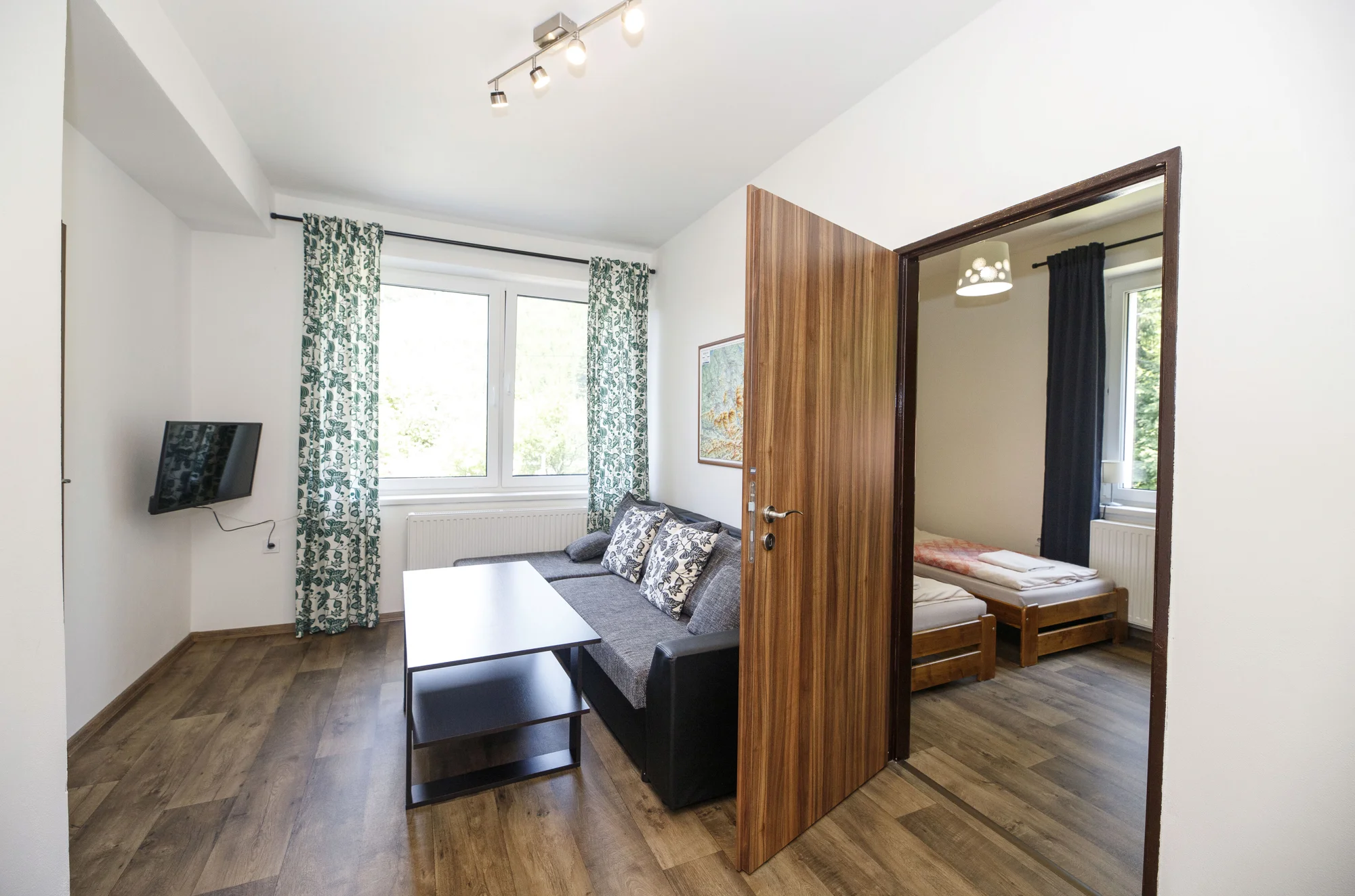 Pobyt v Beskydech až pro 6 osob: třípokojové apartmány, zahrada s posezením