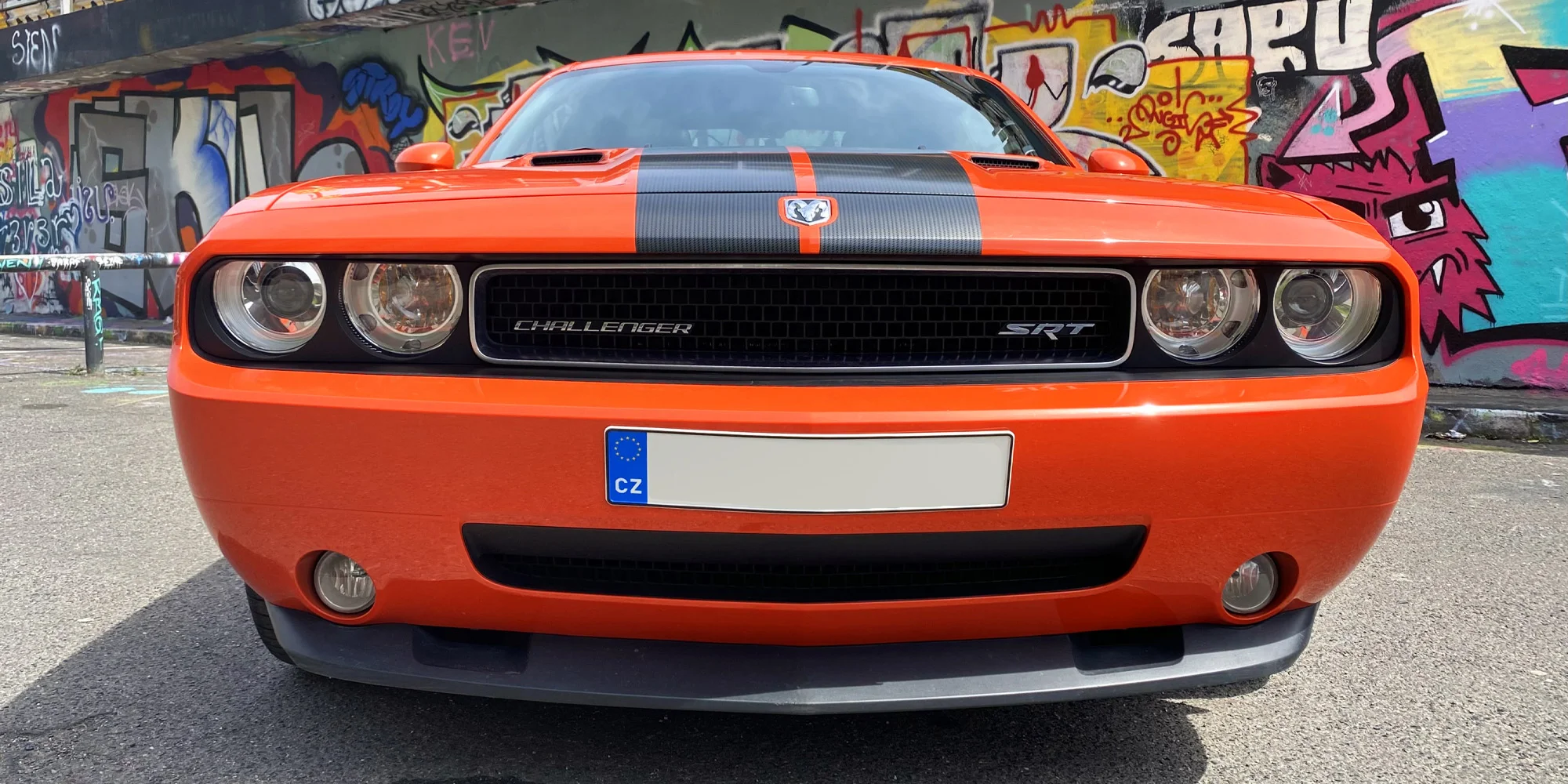 Dodge Challenger SRT 6,1 HEMI o výkonu 425 koní na 12–48 hodin
