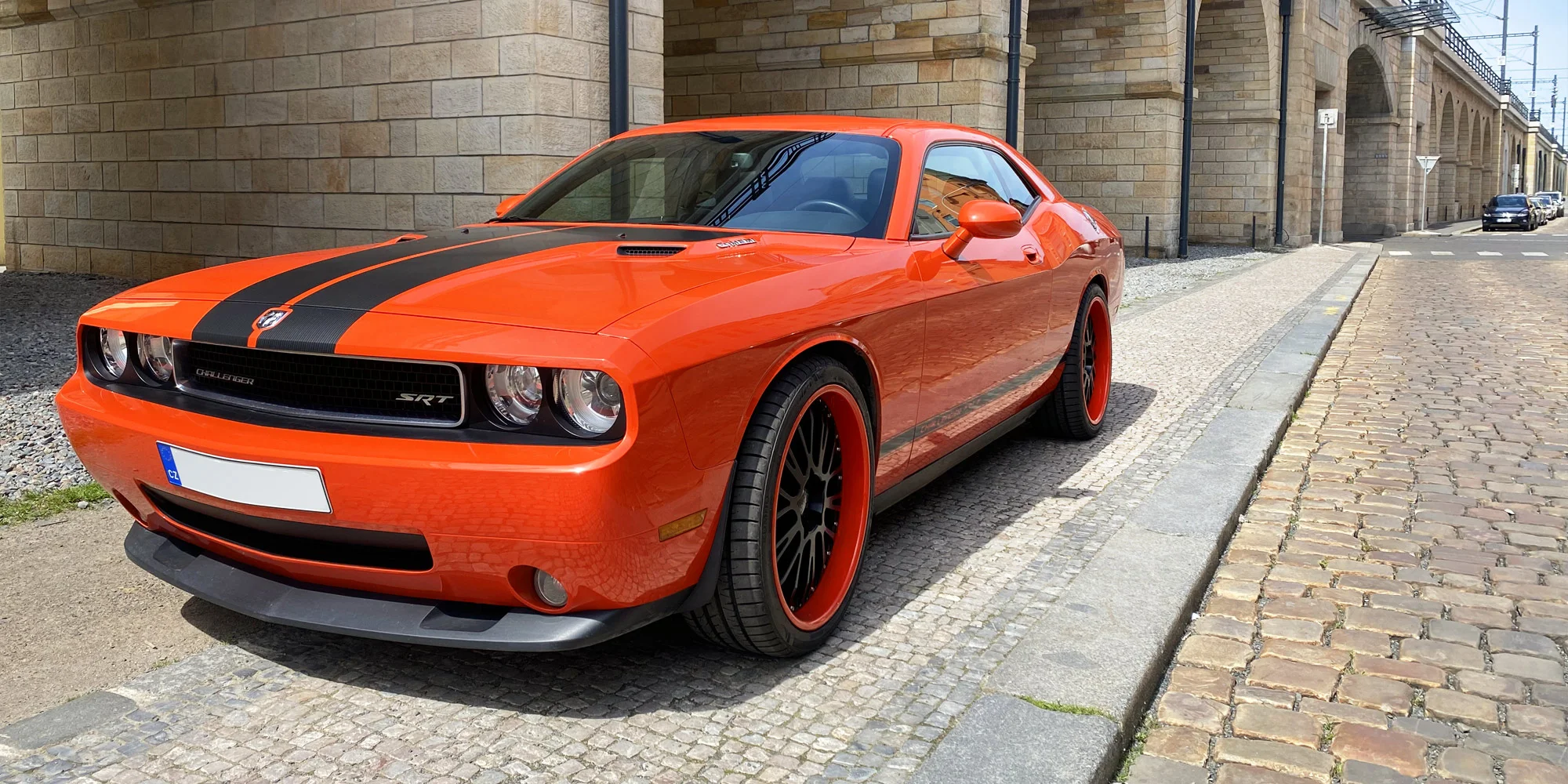 Dodge Challenger SRT 6,1 HEMI o výkonu 425 koní na 12–48 hodin
