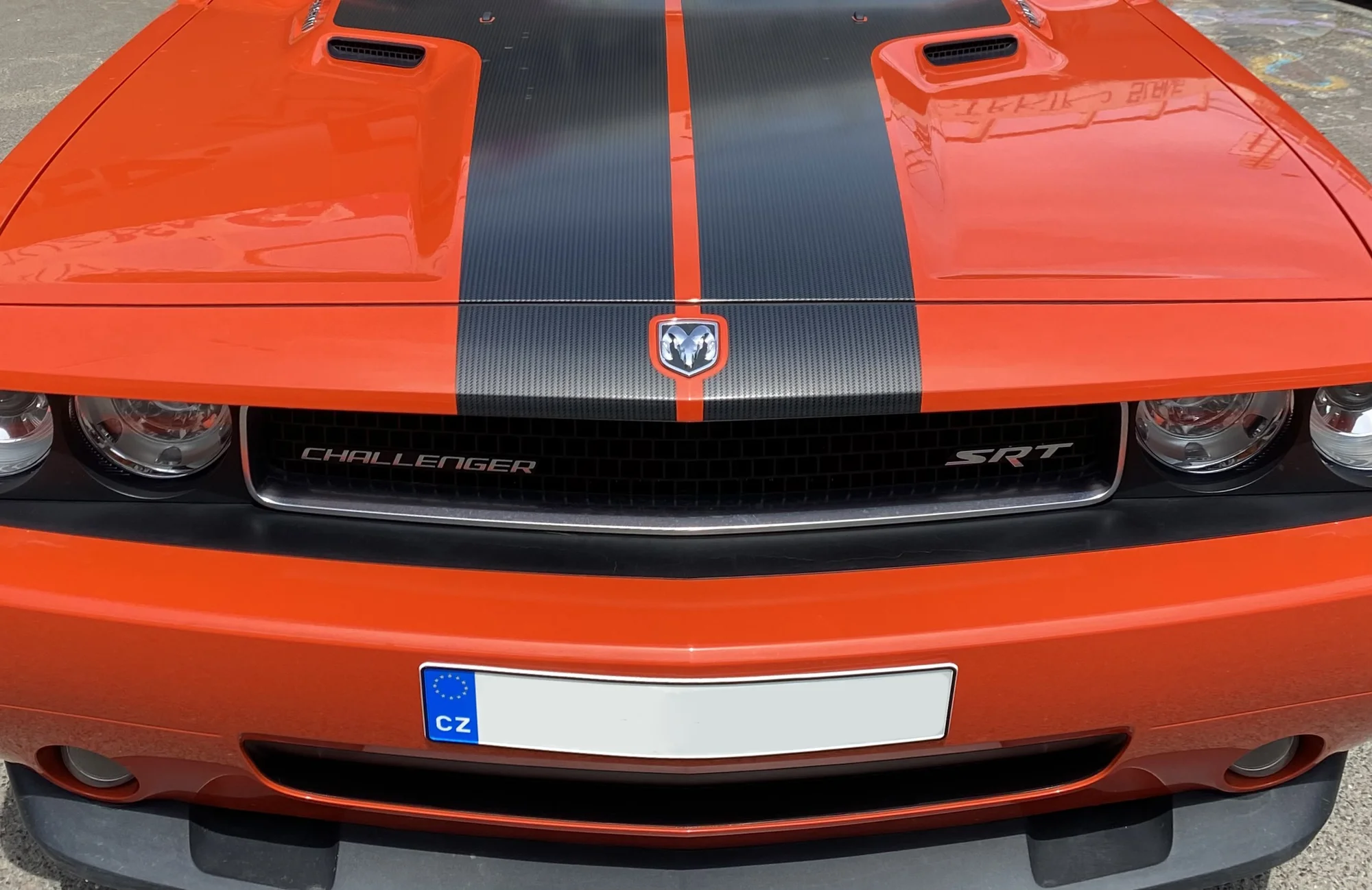 Dodge Challenger SRT 6,1 HEMI o výkonu 425 koní na 12–48 hodin