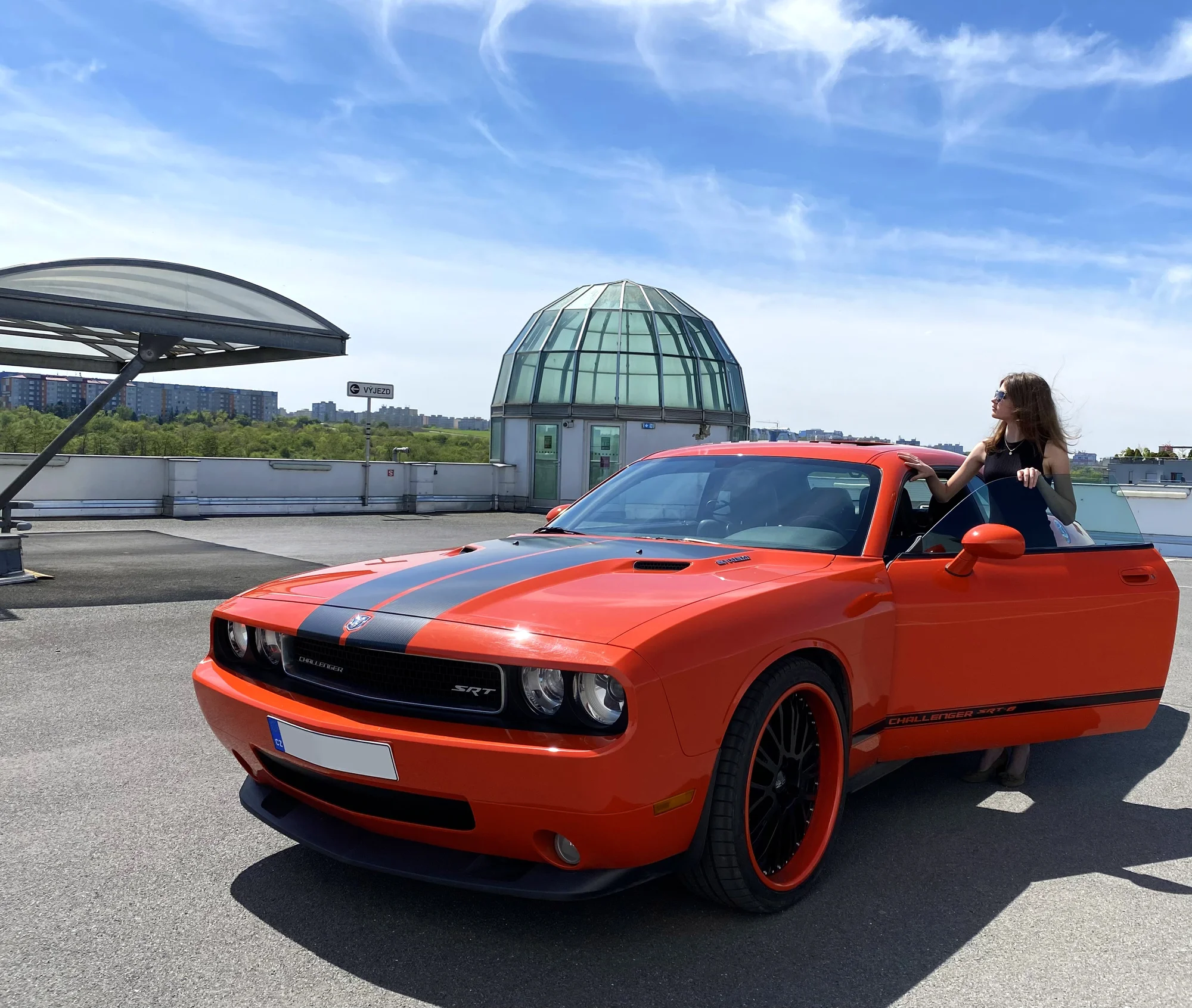 Dodge Challenger SRT 6,1 HEMI o výkonu 425 koní na 12–48 hodin
