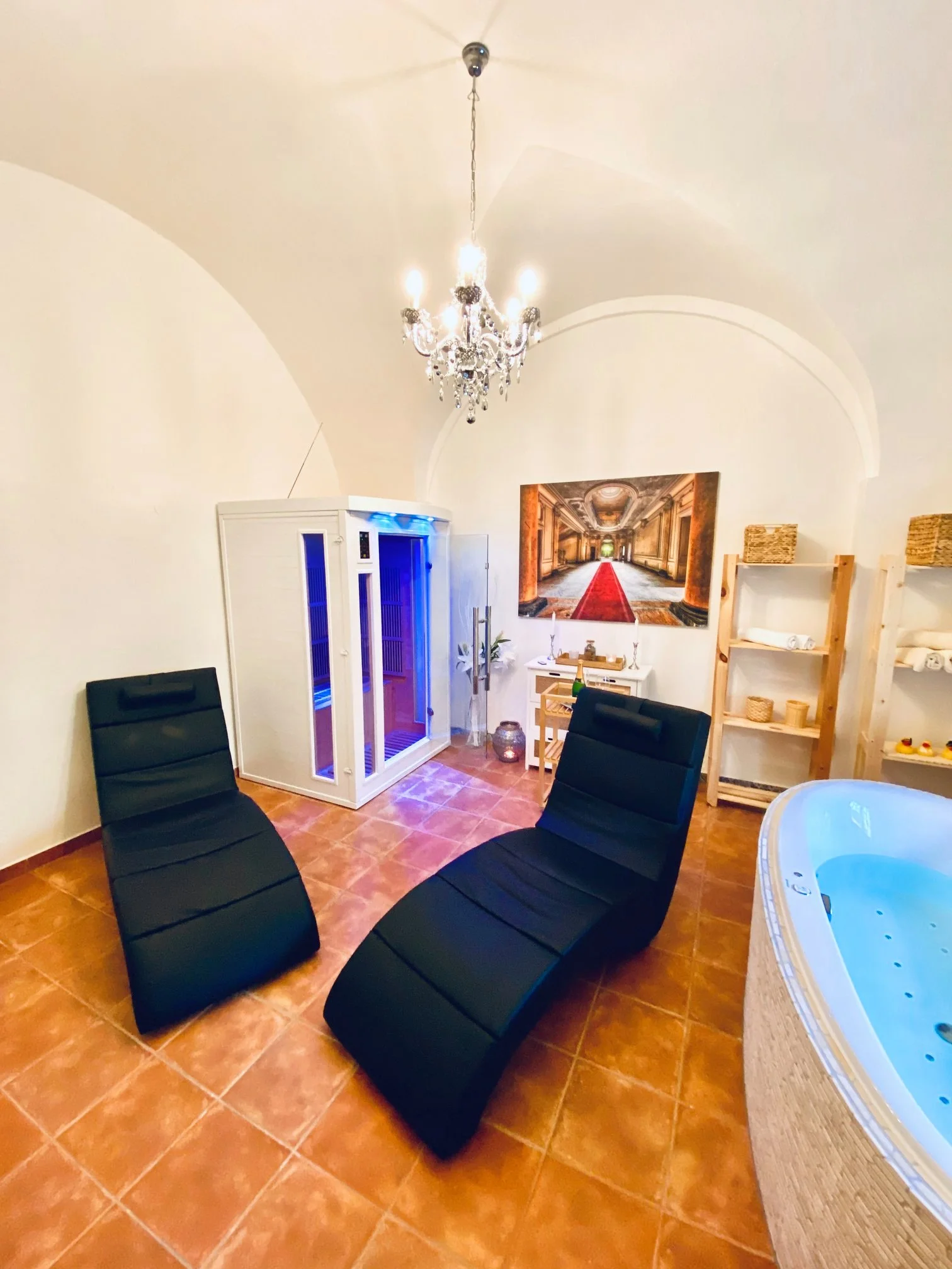 Královský relax v privátním wellness pro 2-6 osob: koupel, sauna i lahev sektu