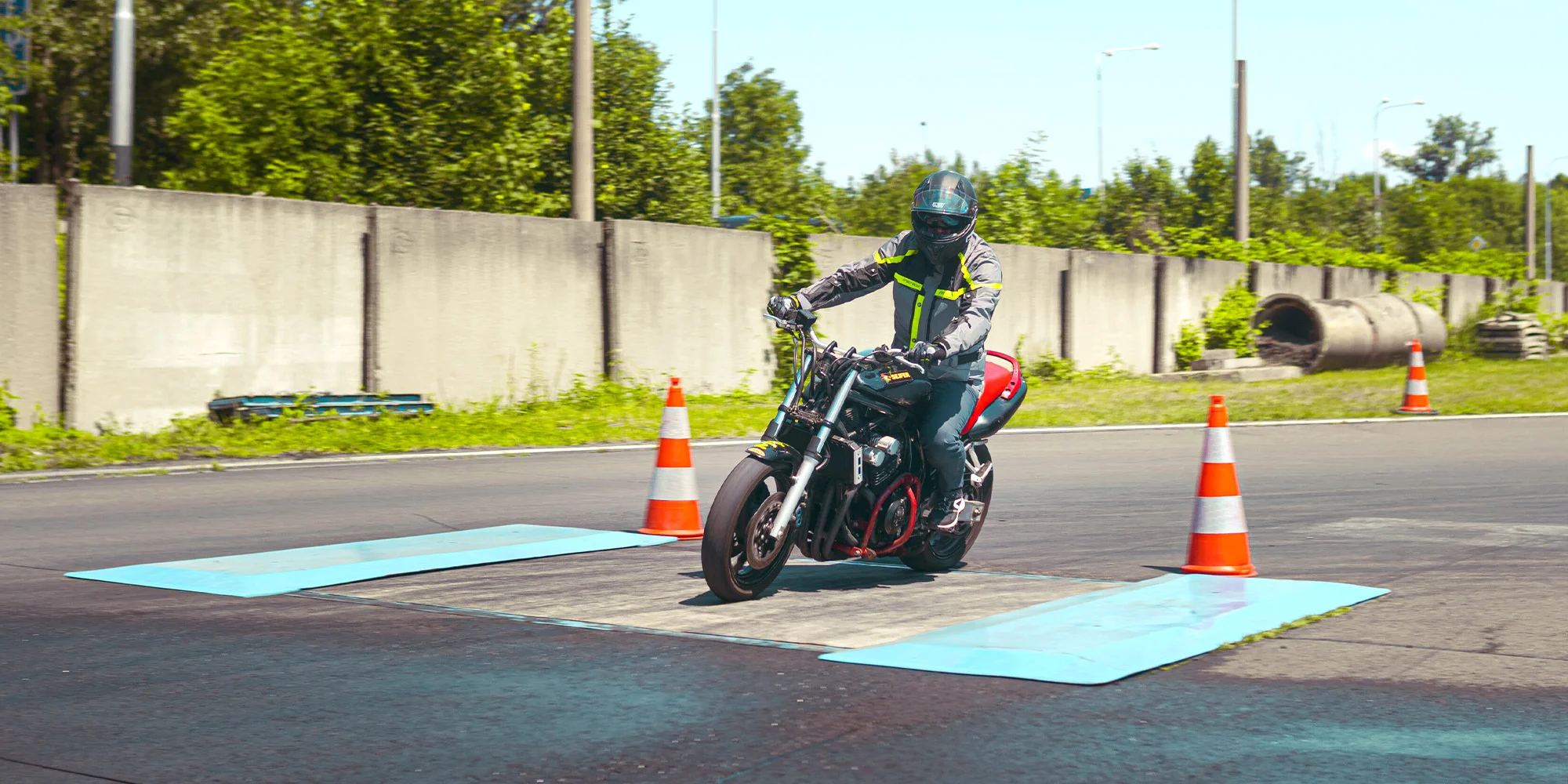 90 min. škola smyku na motorce: teorie i praxe