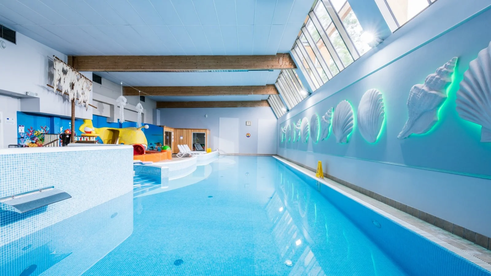 Międzyzdroje: hotel u pláže, neomezeně wellness, polopenze a ráj pro děti