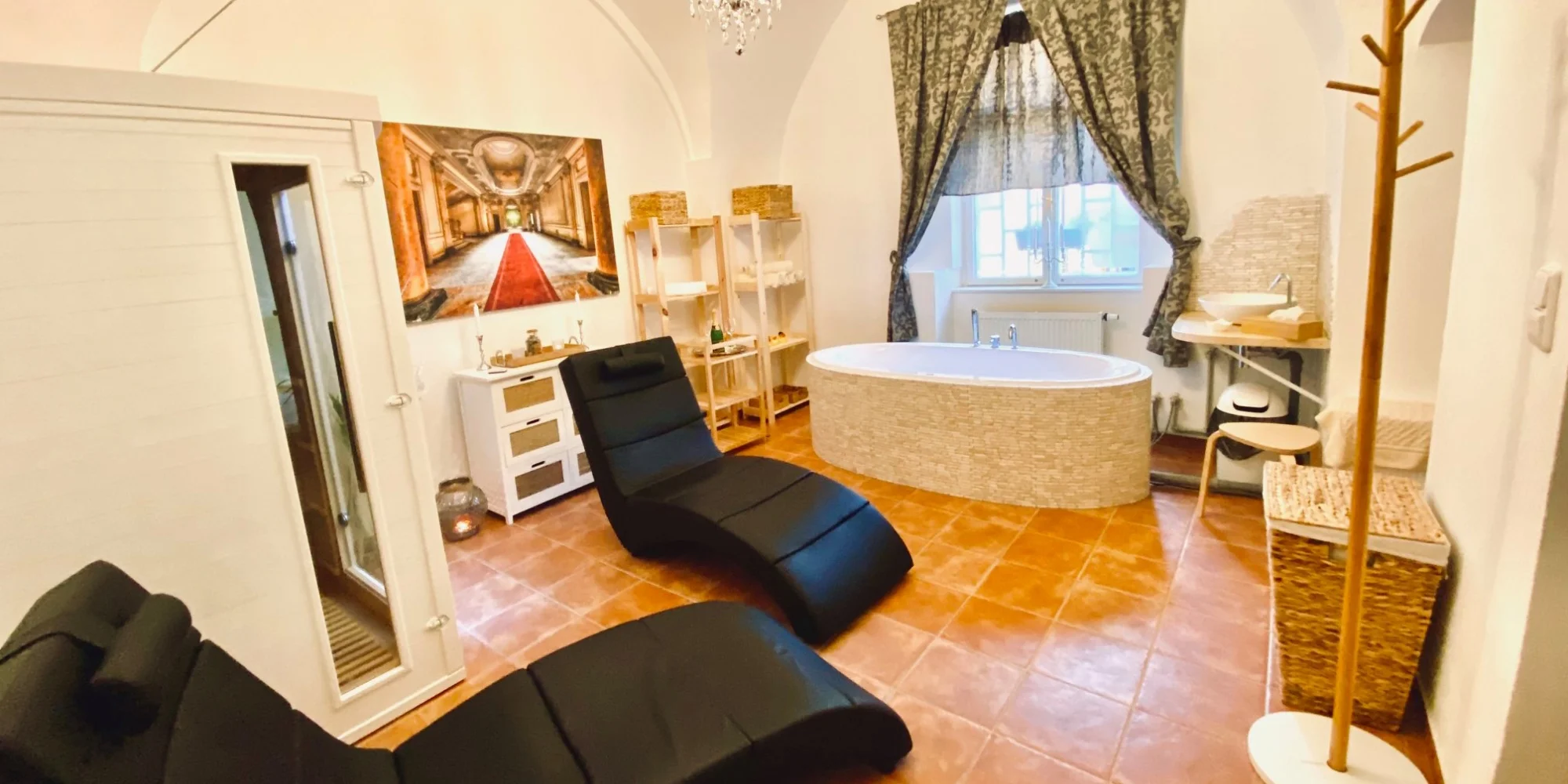 Královský relax v privátním wellness pro 2-6 osob: koupel, sauna i lahev sektu