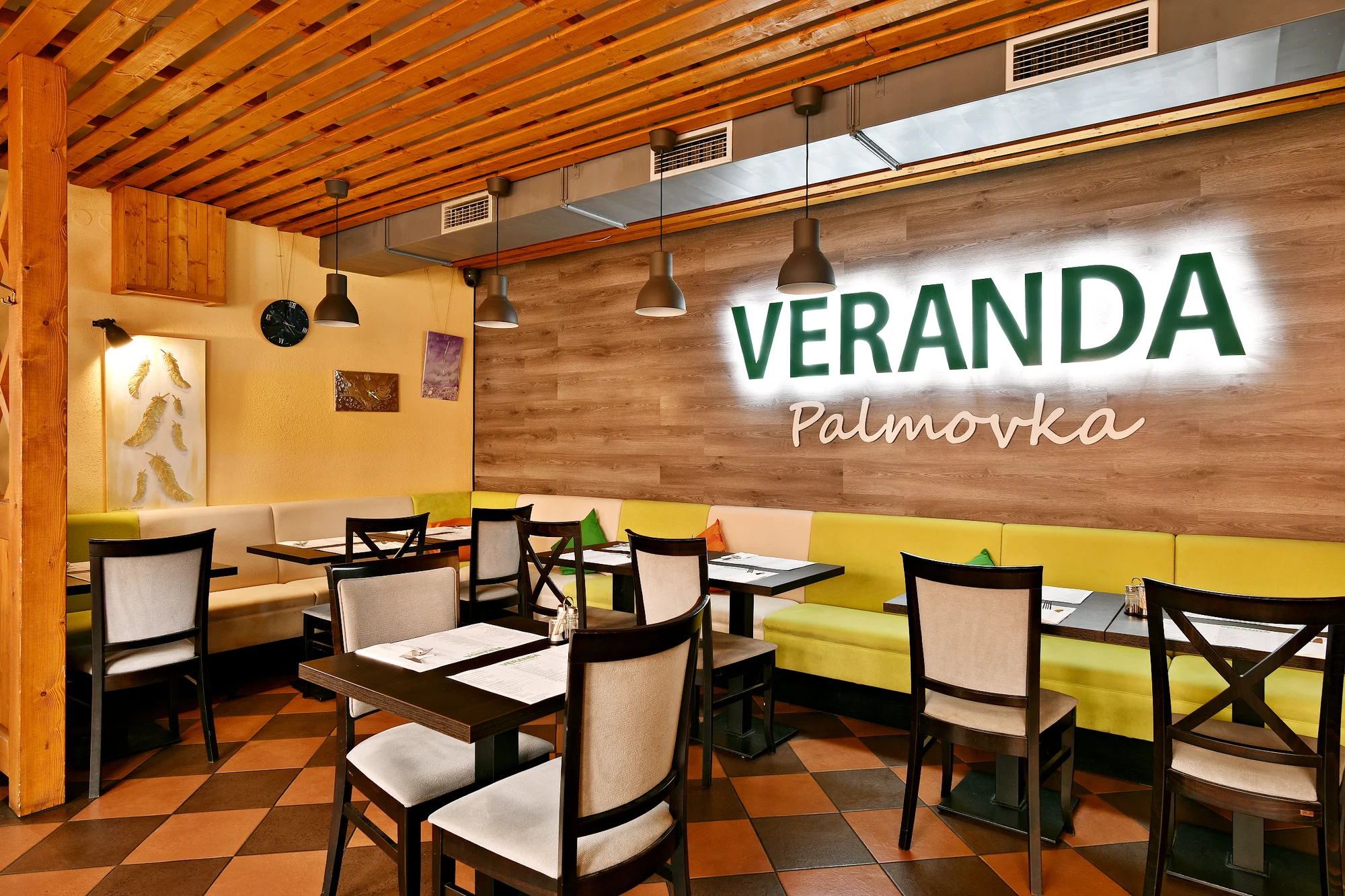 Až 500–2500 Kč na cokoliv v restauraci Veranda: zvěřina, žebra, těstoviny i ryby