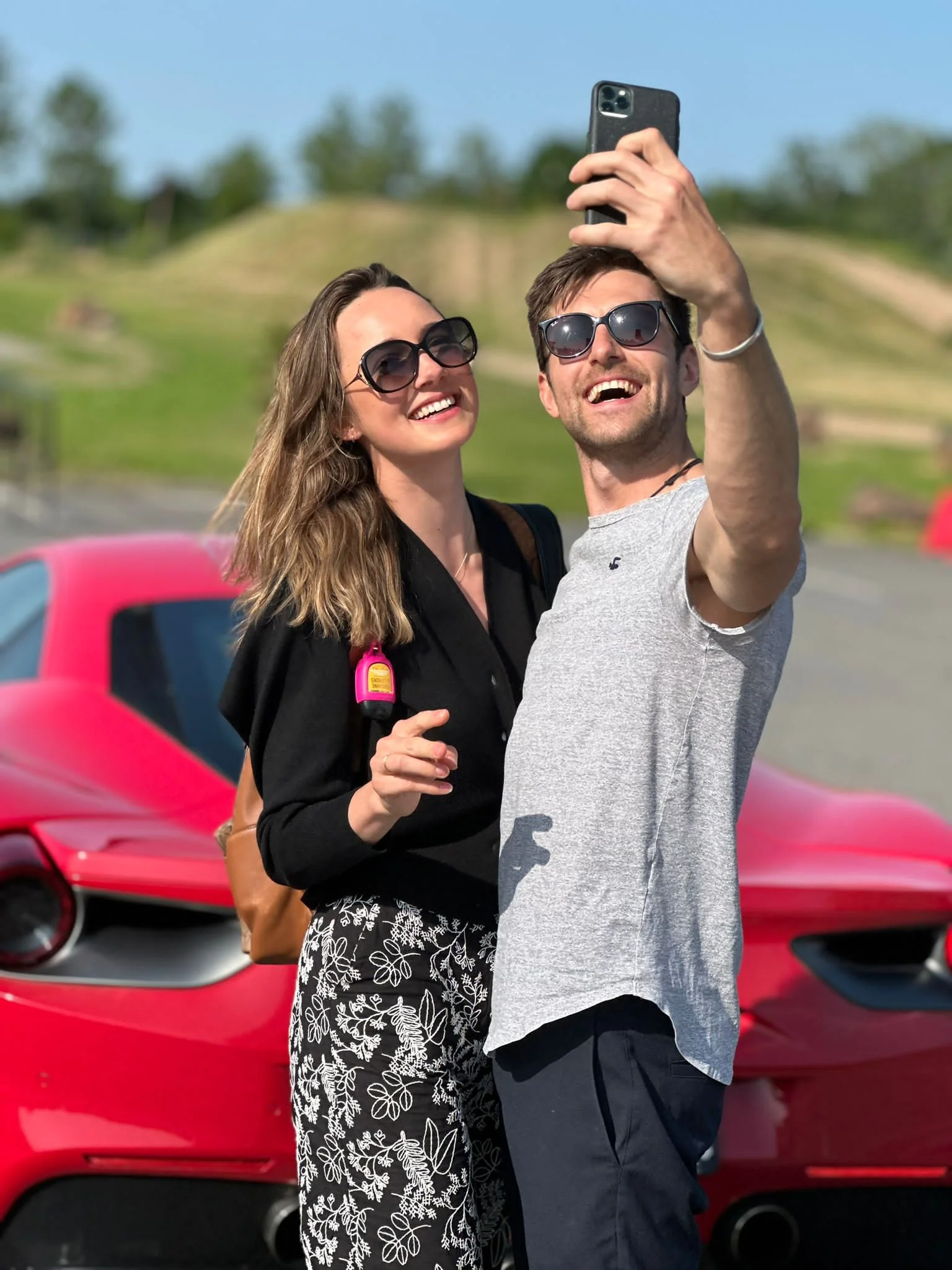 Jízda ve Ferrari, Lamborghini, Porsche, Chevroletu, Nissanu i speed taxi a na závodním simulátoru ve virtuální realitě