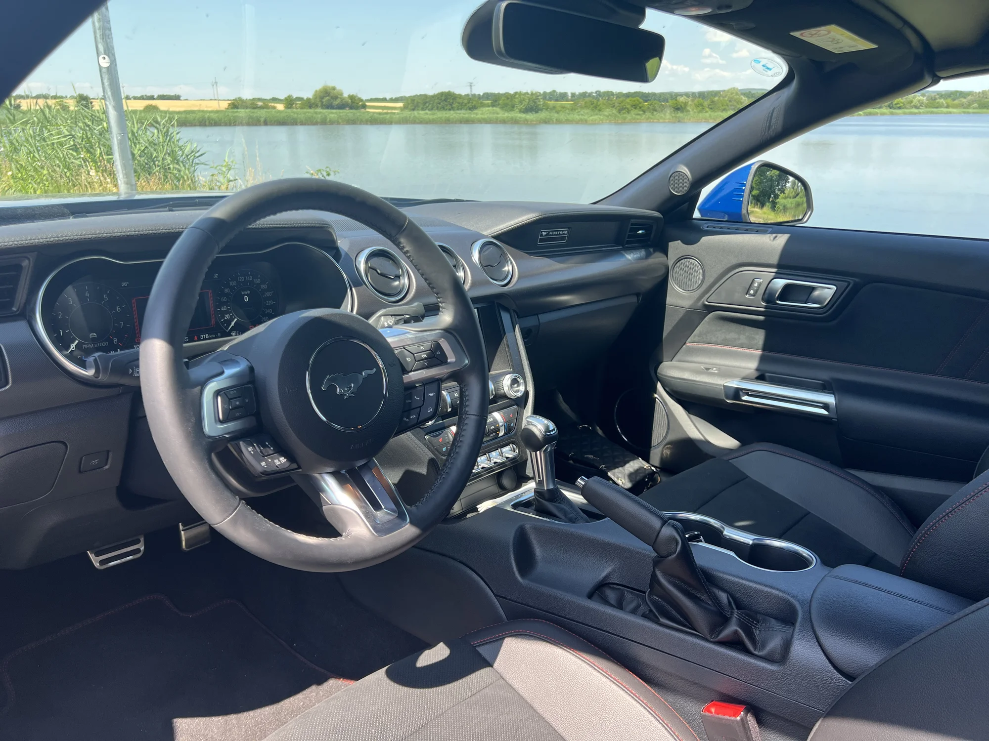 Zážitková jízda s Fordem Mustang California Special 5.0 V8 na 12 až 72 hodin