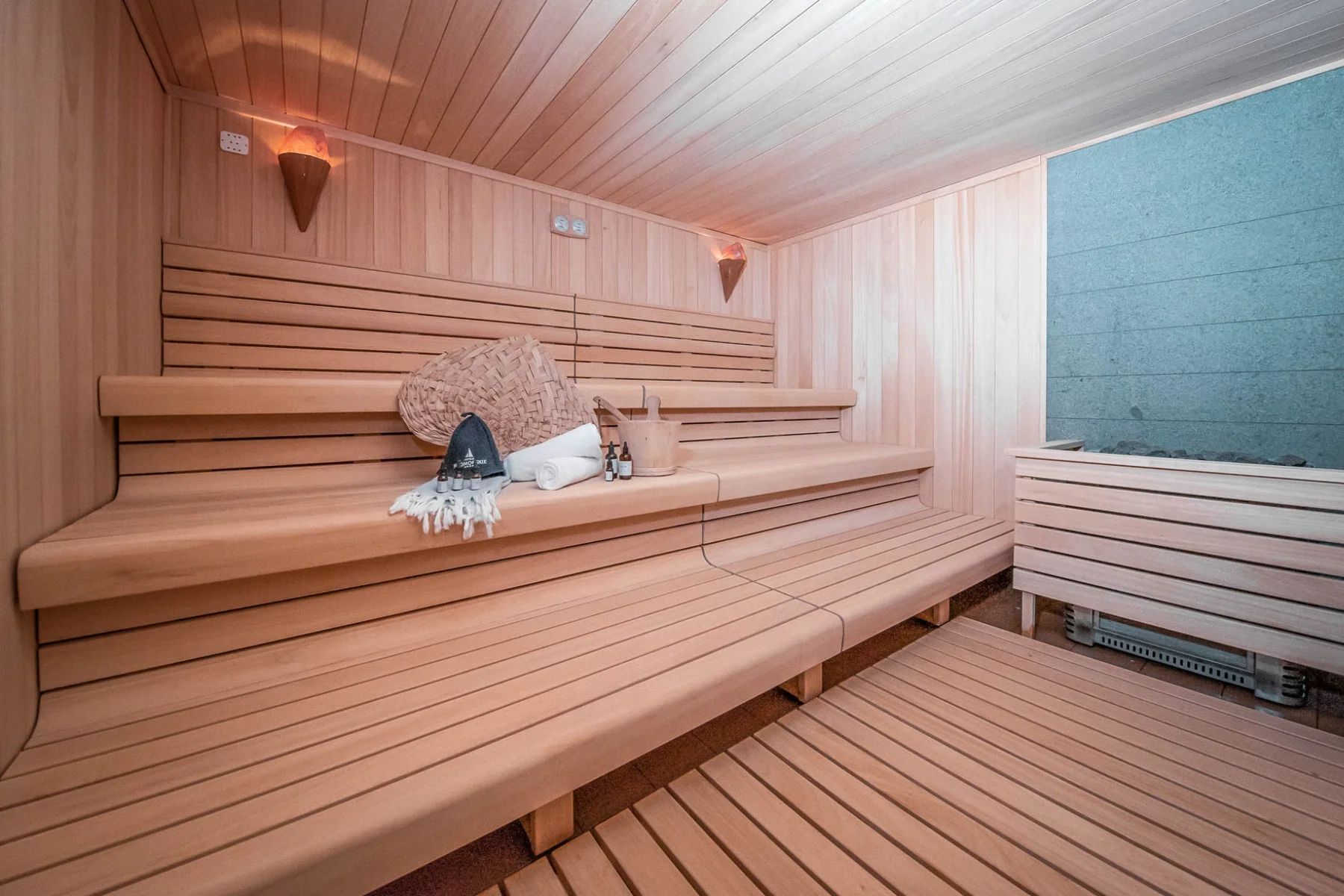 4* rodinný hotel s termálními lázněmi: polopenze, dětské hřiště i herna, 300 m od pláže