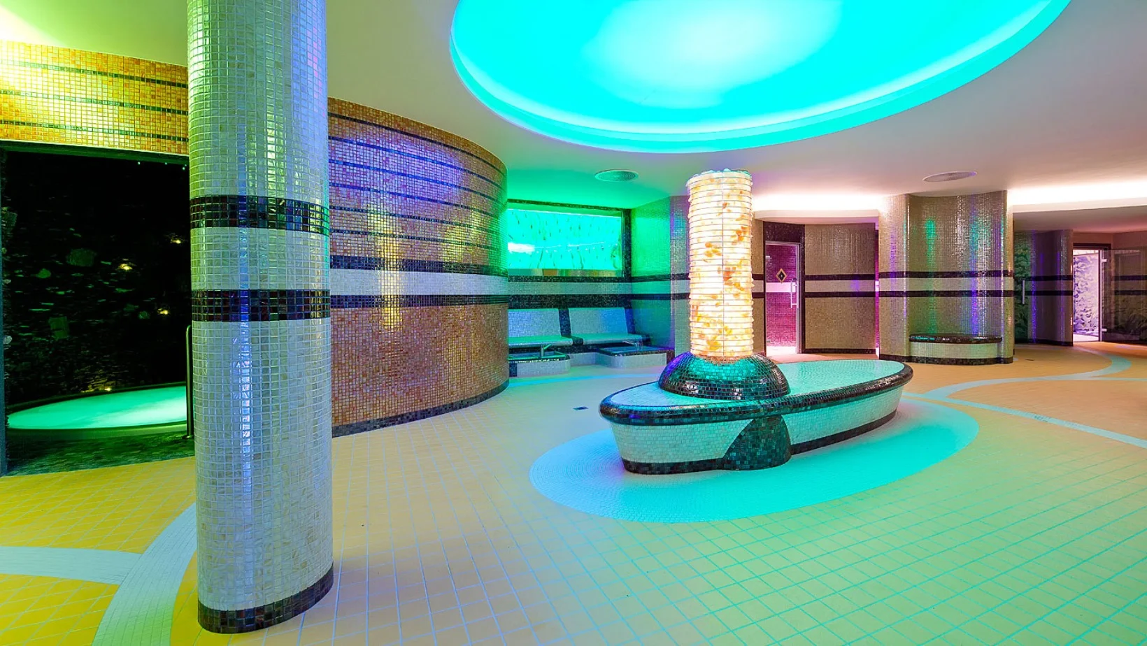4* rodinný hotel s termálními lázněmi: polopenze, dětské hřiště i herna, 300 m od pláže