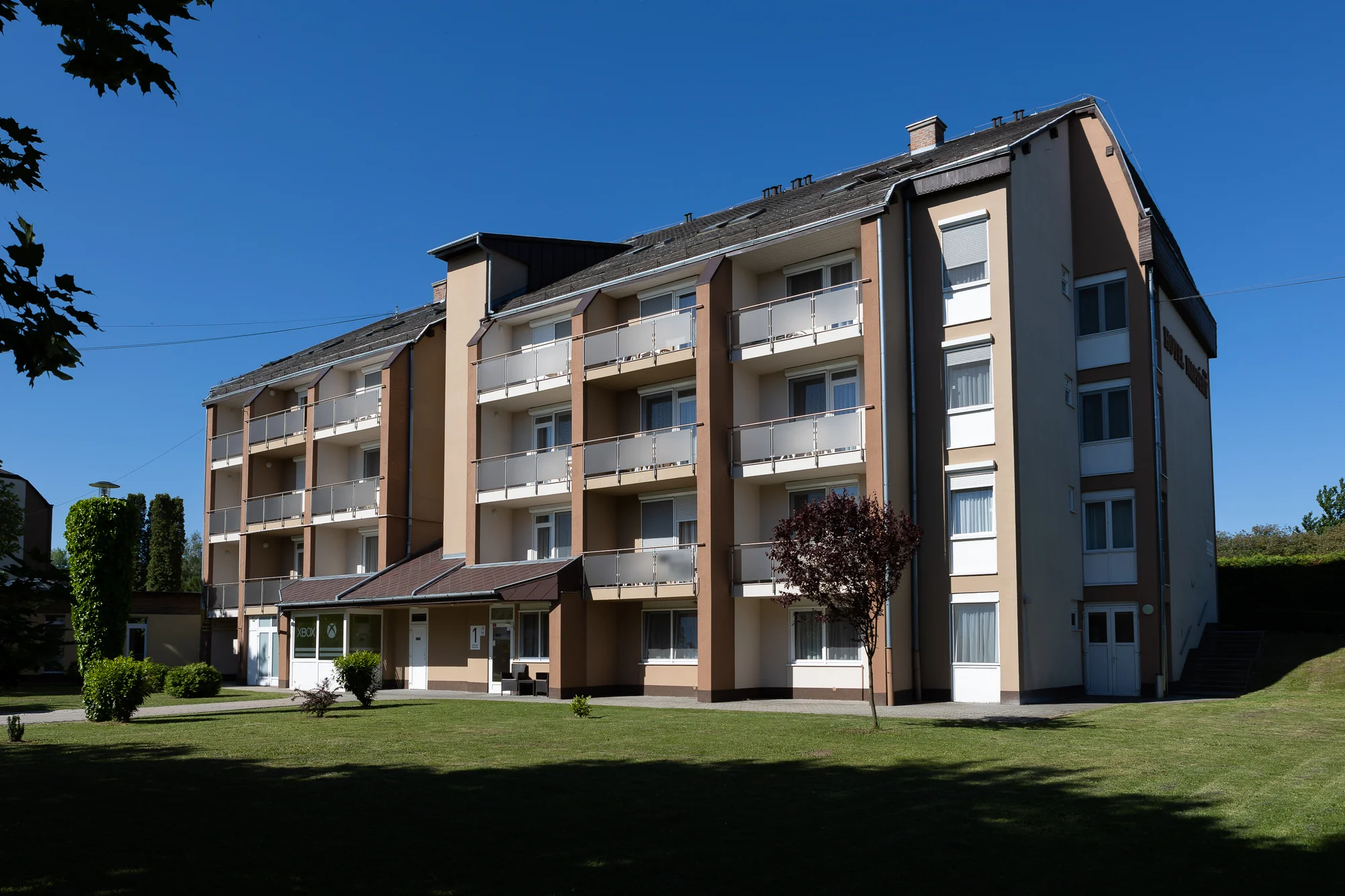 Neomezený wellness a polopenze i návštěva termálních lázní v maďarském Zalakarosi