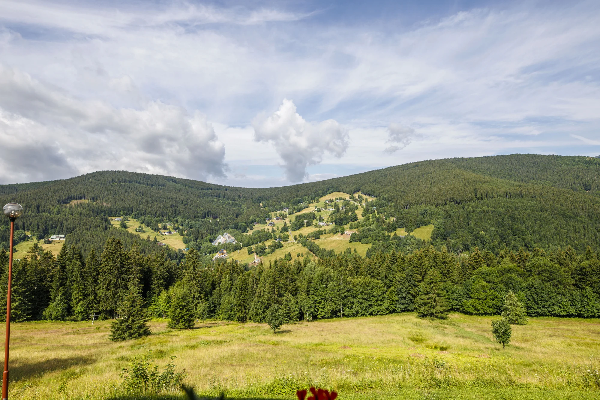 Aktivní dovolená ve Špindlu: penzion s polopenzí a saunou nebo koupacím sudem