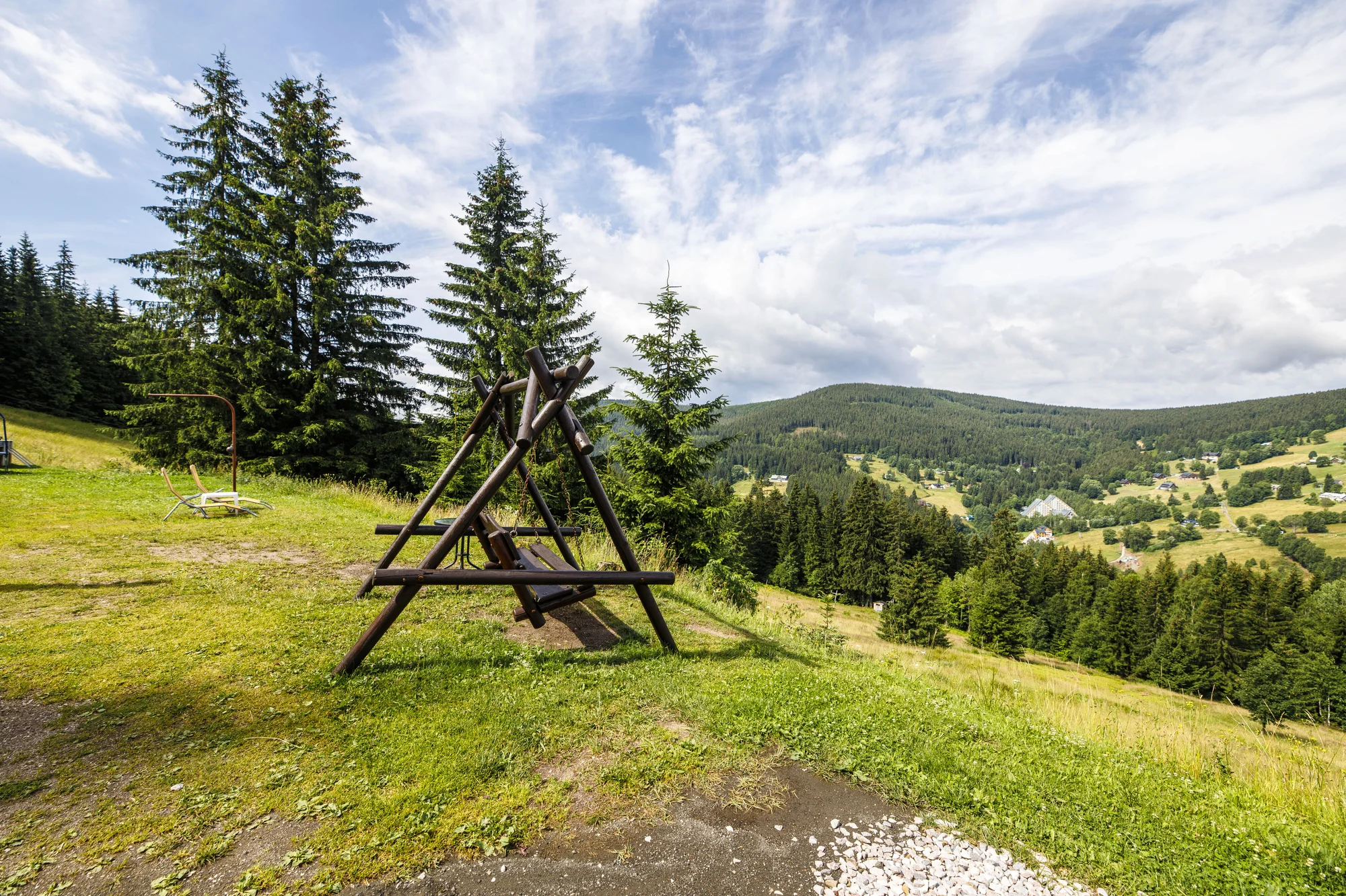 Aktivní dovolená ve Špindlu: penzion s polopenzí a saunou nebo koupacím sudem