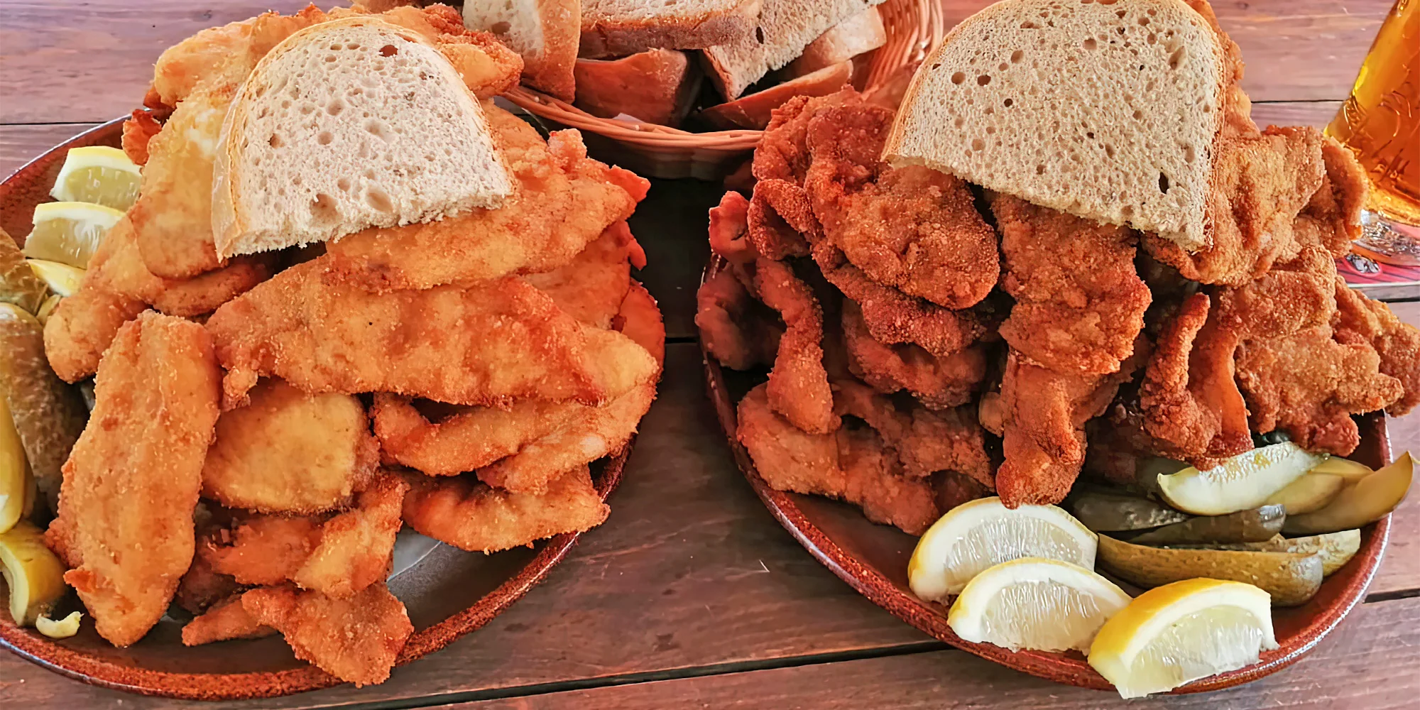 1 nebo 2 kg šťavnatých řízků podle chuti: kuřecí, vepřové nebo mix v restauraci Pod Jasanem
