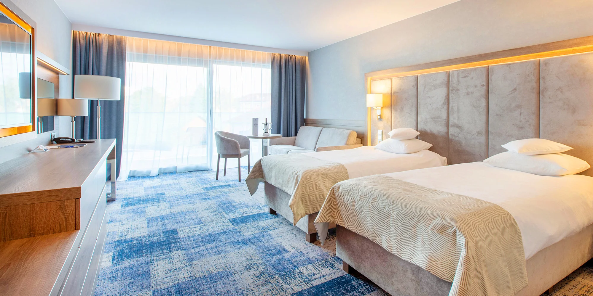 4* rodinný hotel s termálními lázněmi: polopenze, dětské hřiště i herna, 300 m od pláže