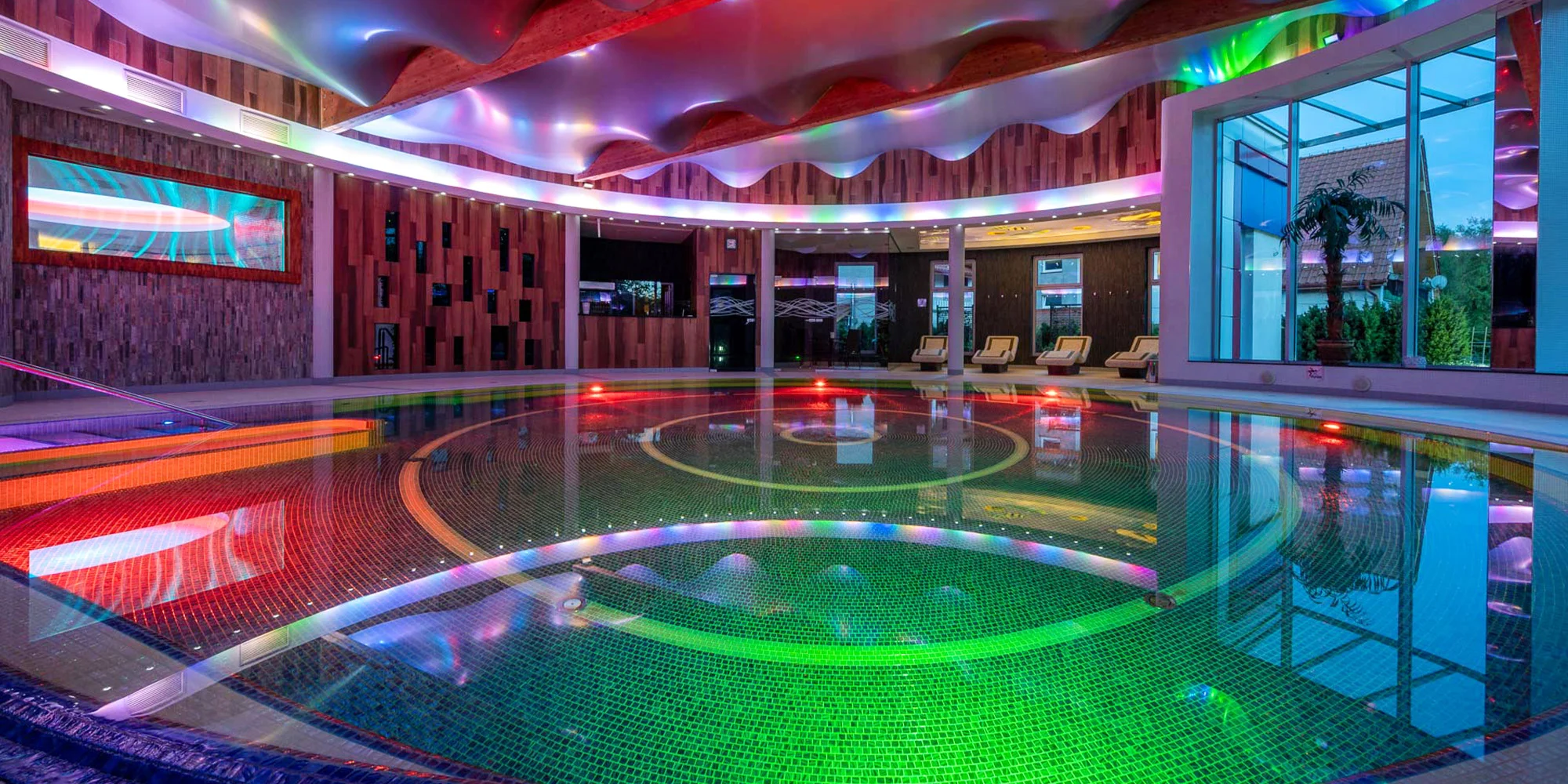 4* rodinný hotel s termálními lázněmi: polopenze, dětské hřiště i herna, 300 m od pláže