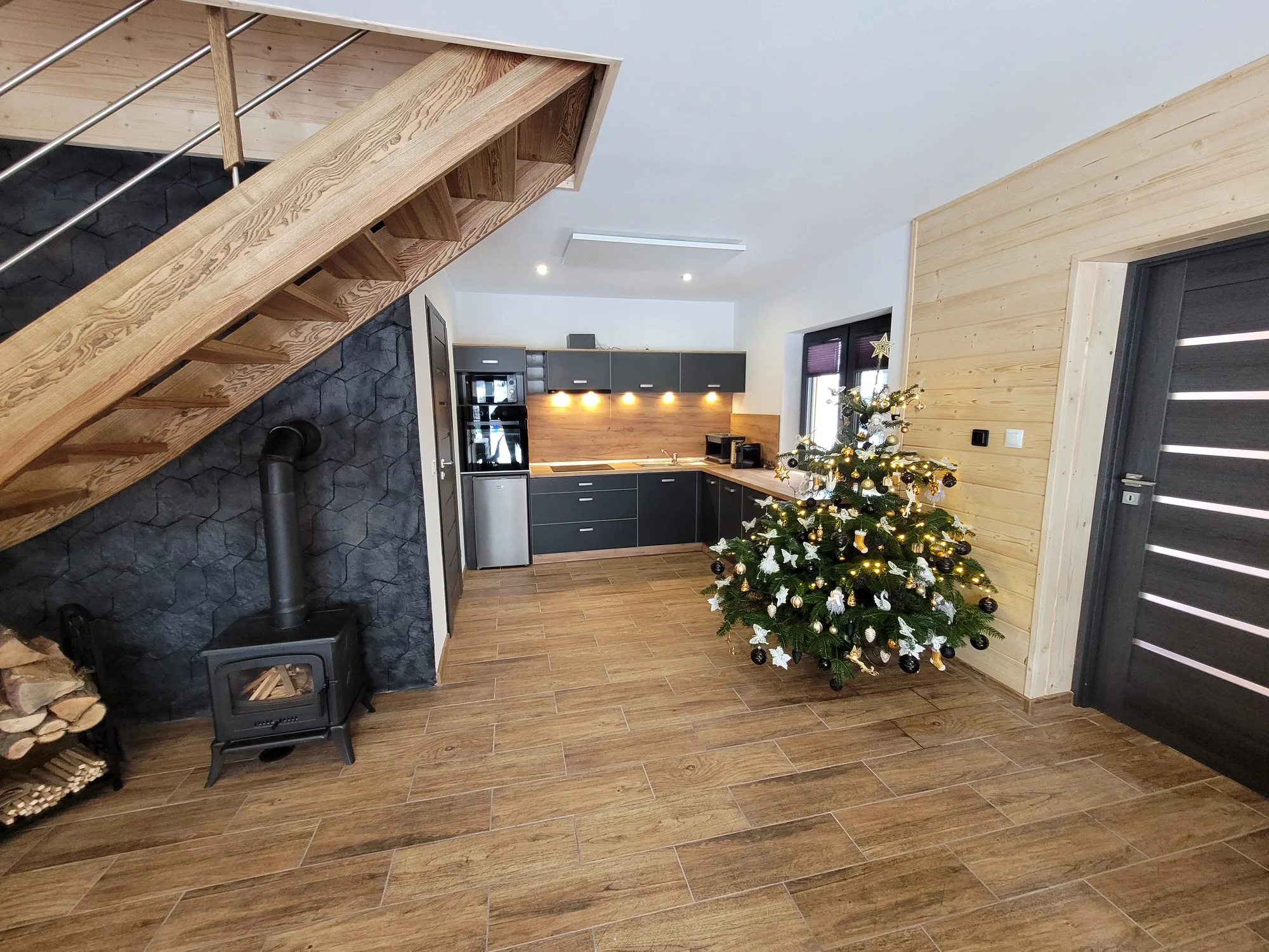 Luxusní chata v Kladské kotlině až pro 8 osob: kuchyňka, gril i sauna
