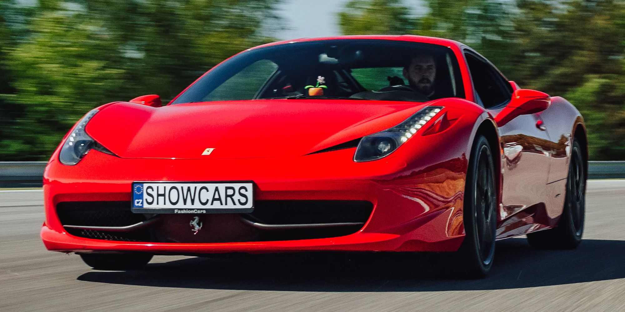 20 min. v supersportu: Ferrari, Lamborghini, McLaren, Porsche, Mustang, Subaru aj.