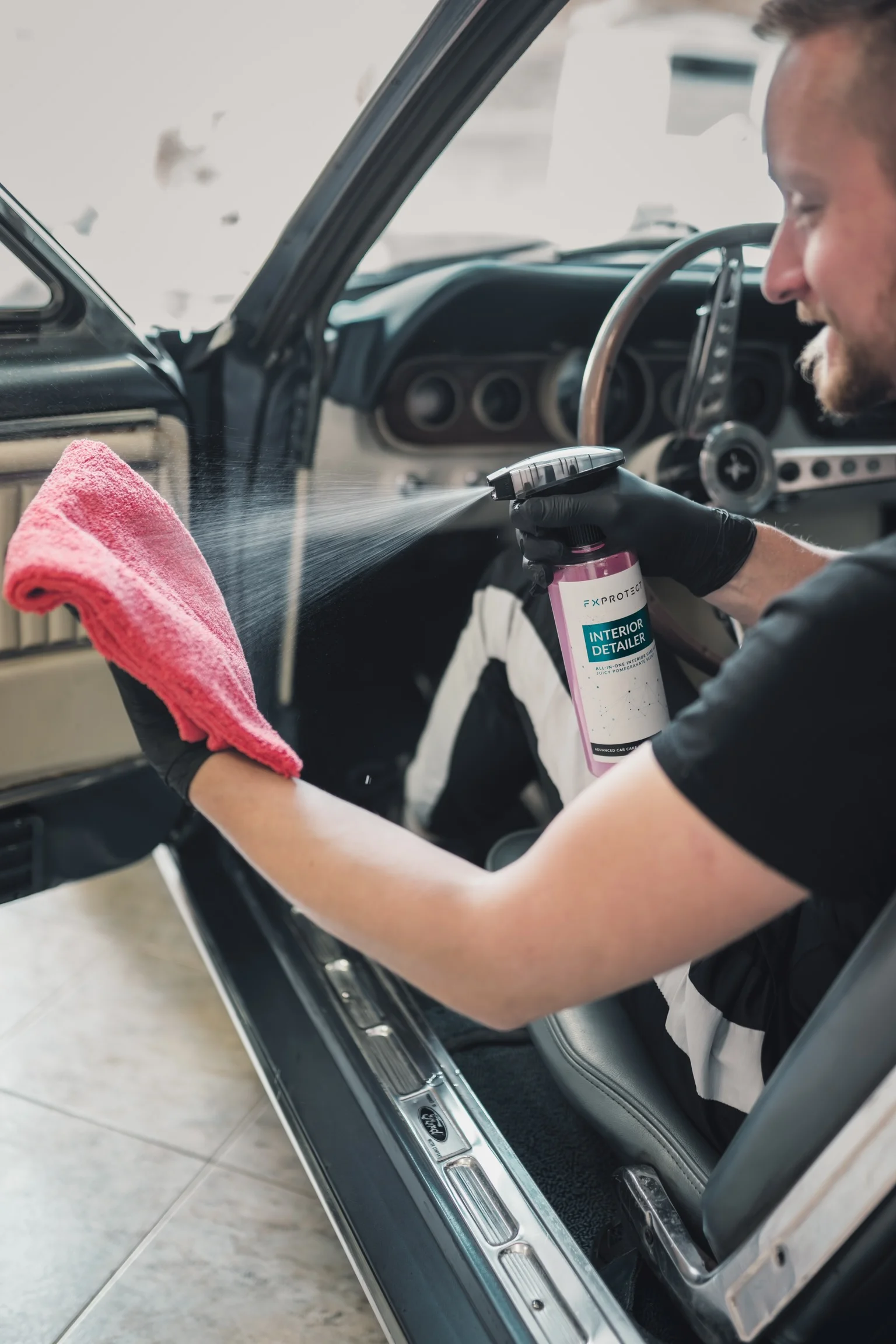 Důkladná péče o vaše auto: čištění interiéru i exteriéru, leštění v jednom či dvou krocích nebo keramická ochrana