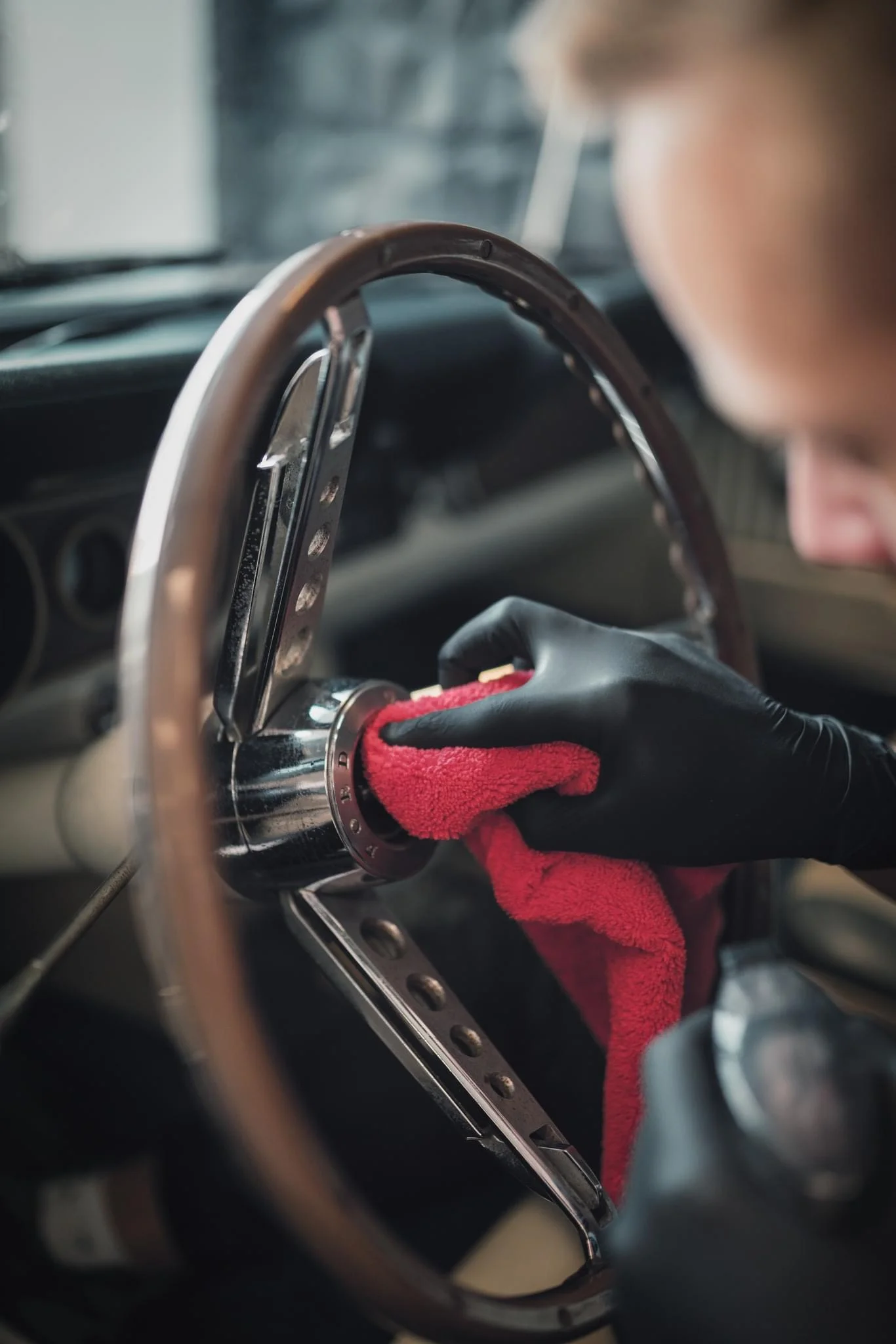 Důkladná péče o vaše auto: čištění interiéru i exteriéru, leštění v jednom či dvou krocích nebo keramická ochrana