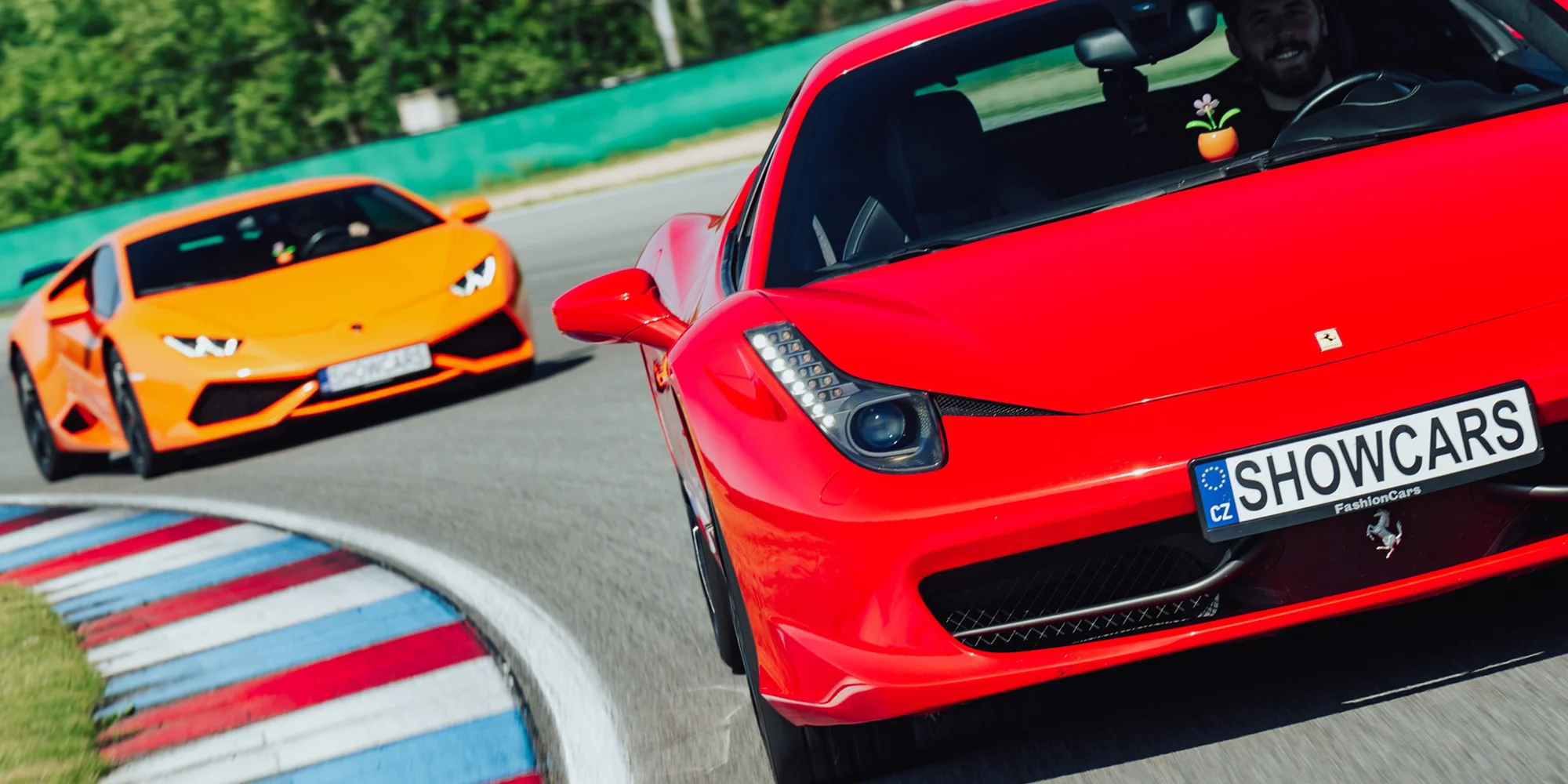 Exclusive VIP driving day: jízda na velkém závodním okruhu v Mostě v Lamborghini, Ferrari, McLarenu nebo Porsche