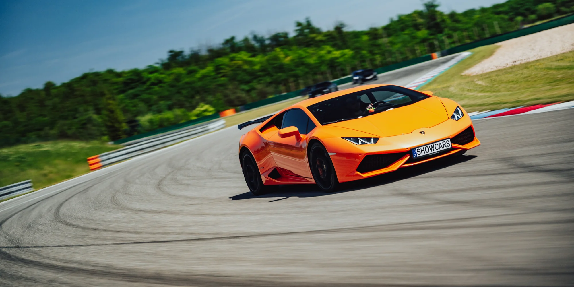 Exclusive VIP driving day: jízda na velkém závodním okruhu v Mostě v Lamborghini, Ferrari, McLarenu nebo Porsche