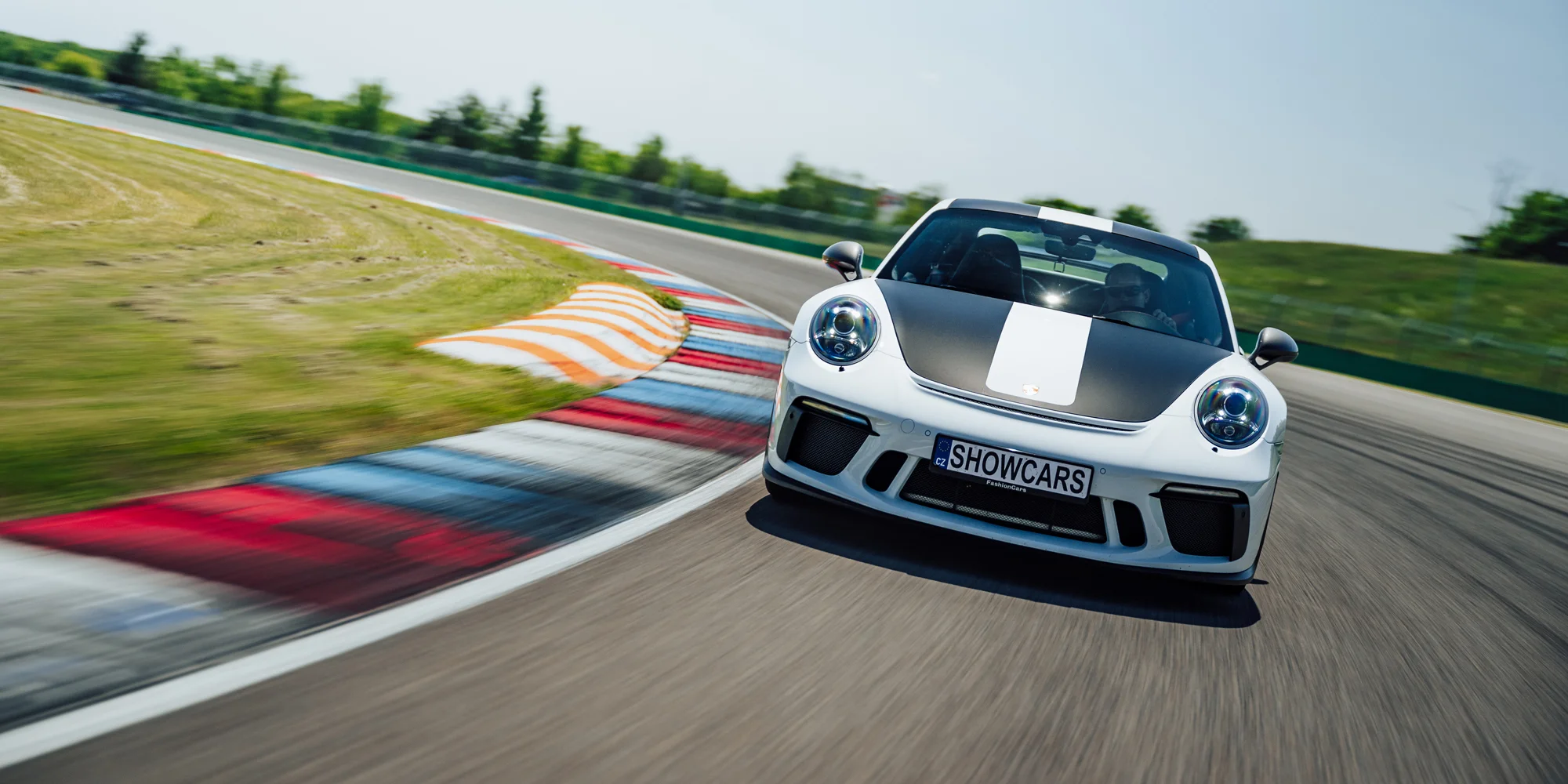 Exclusive VIP driving day: jízda na velkém závodním okruhu v Mostě v Lamborghini, Ferrari, McLarenu nebo Porsche