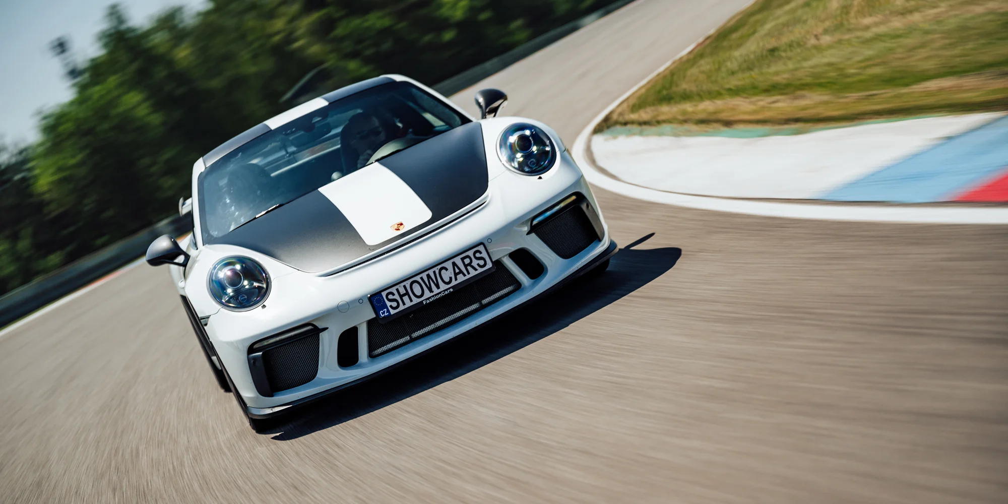 Exclusive VIP driving day: jízda na velkém závodním okruhu v Mostě v Lamborghini, Ferrari, McLarenu nebo Porsche