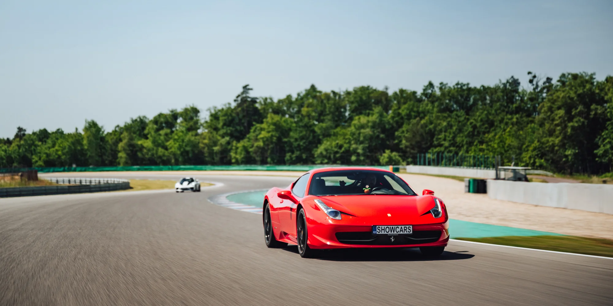 Exclusive VIP driving day: jízda na velkém závodním okruhu v Mostě v Lamborghini, Ferrari, McLarenu nebo Porsche