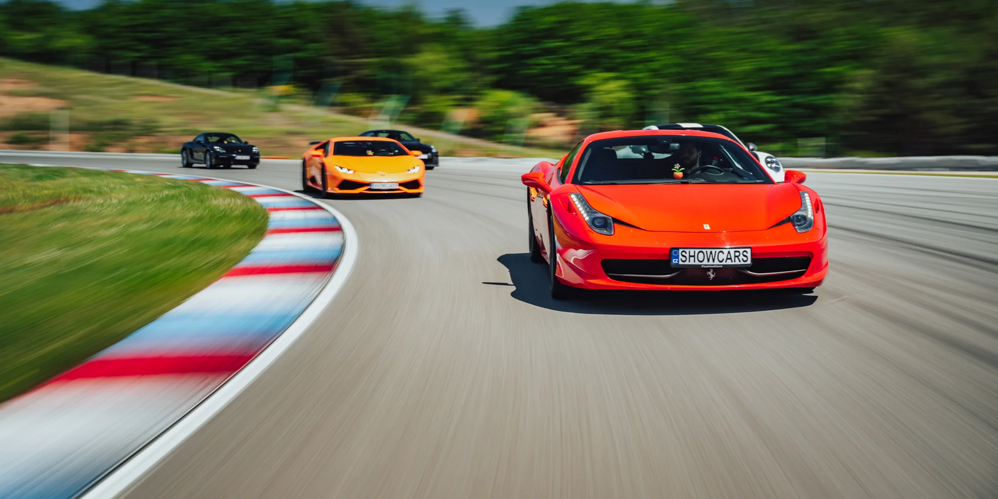 Exclusive VIP driving day: jízda na velkém závodním okruhu v Mostě v Lamborghini, Ferrari, McLarenu nebo Porsche