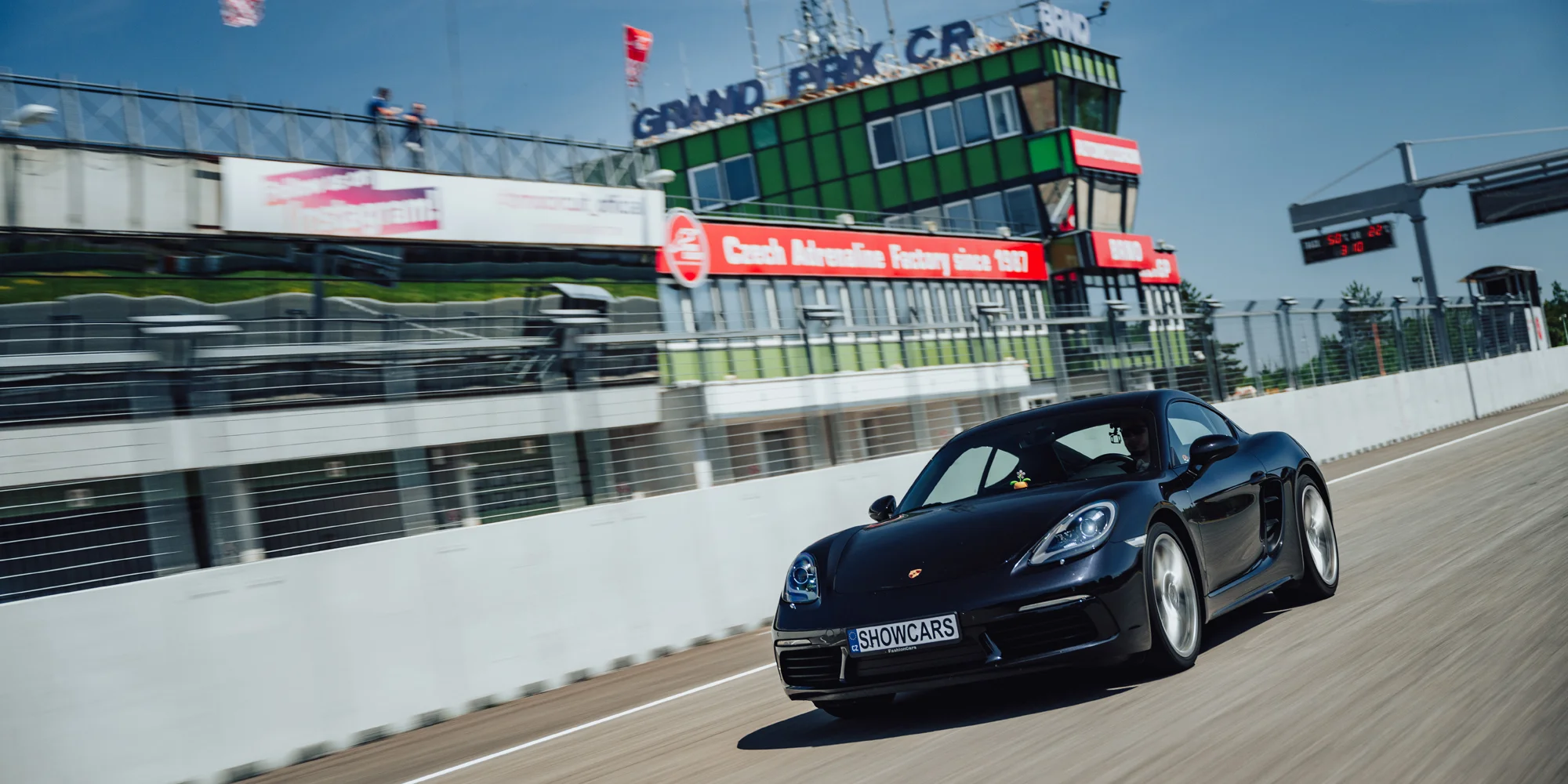 Exclusive VIP driving day: jízda na velkém závodním okruhu v Mostě v Lamborghini, Ferrari, McLarenu nebo Porsche
