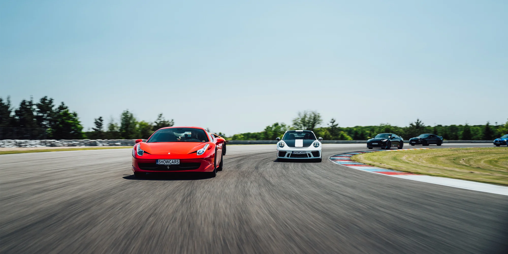 Exclusive VIP driving day: jízda na velkém závodním okruhu v Mostě v Lamborghini, Ferrari, McLarenu nebo Porsche