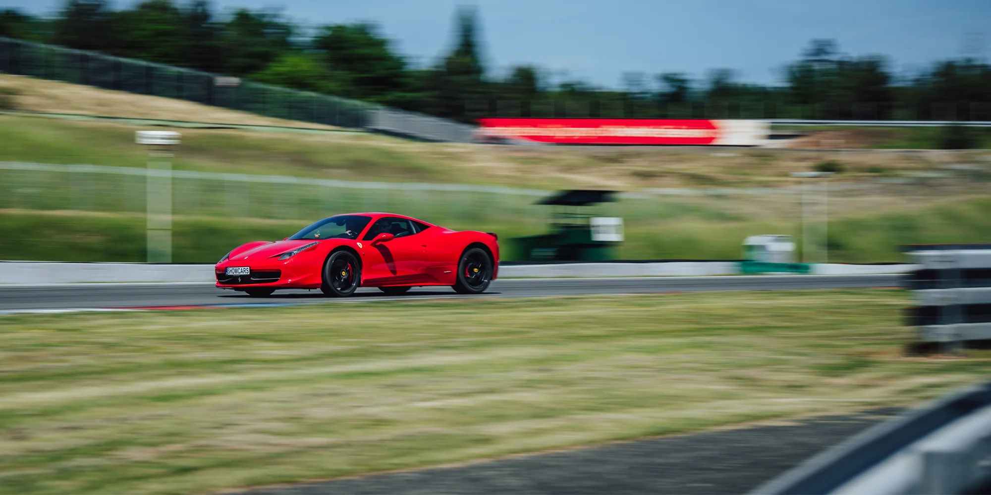 Exclusive VIP driving day: jízda na velkém závodním okruhu v Mostě v Lamborghini, Ferrari, McLarenu nebo Porsche