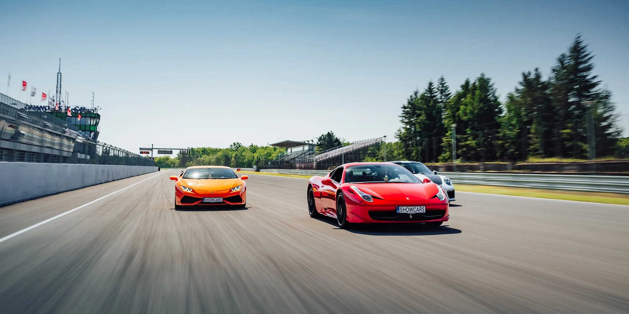 Exclusive VIP driving day: jízda na velkém závodním okruhu v Mostě v Lamborghini, Ferrari, McLarenu nebo Porsche