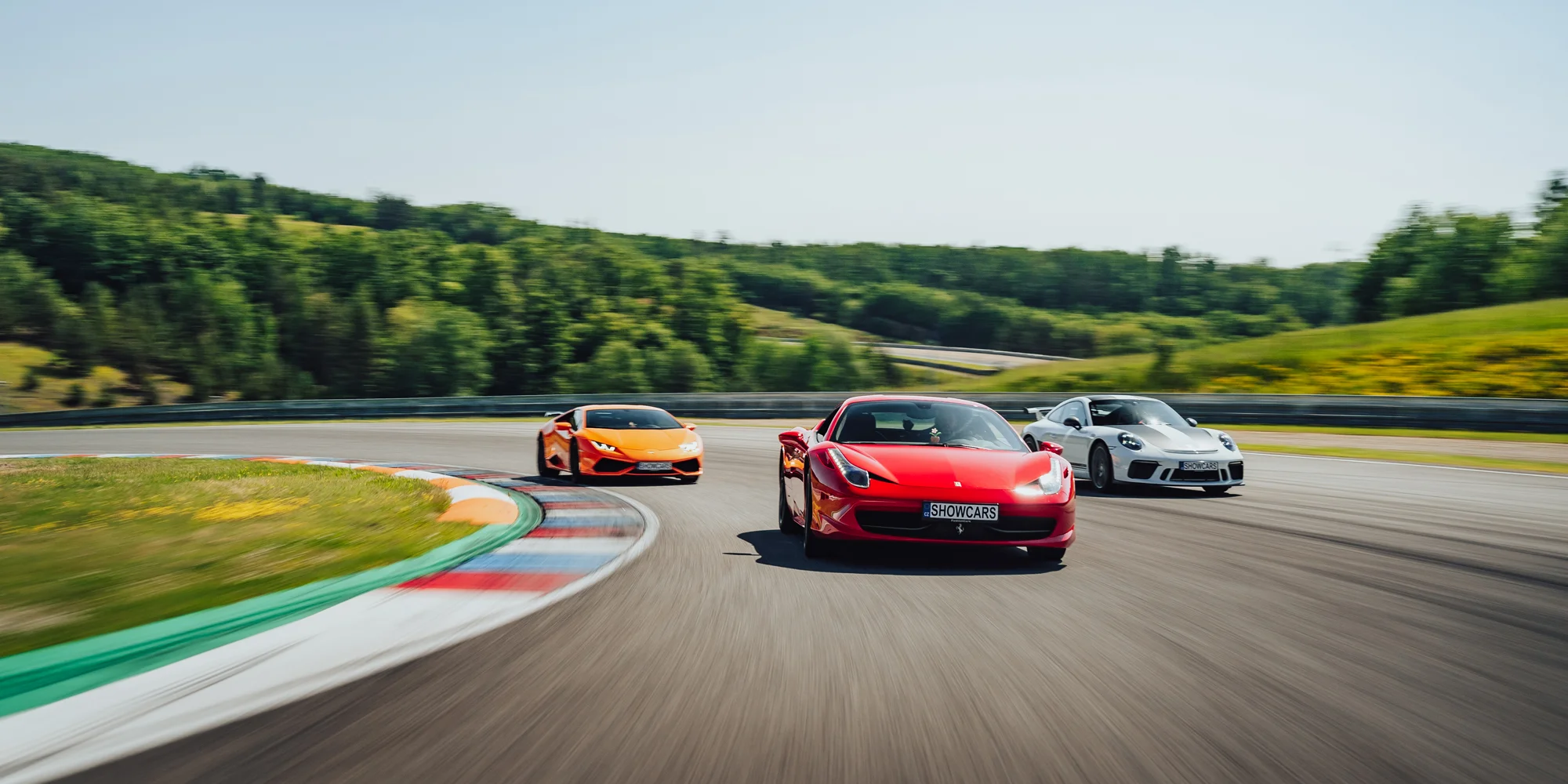 Exclusive VIP driving day: jízda na velkém závodním okruhu v Mostě v Lamborghini, Ferrari, McLarenu nebo Porsche