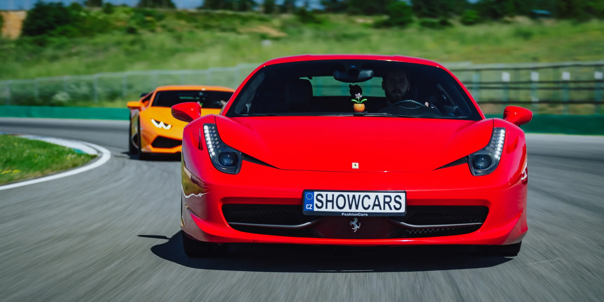 Exclusive VIP driving day: jízda na velkém závodním okruhu v Mostě v Lamborghini, Ferrari, McLarenu nebo Porsche