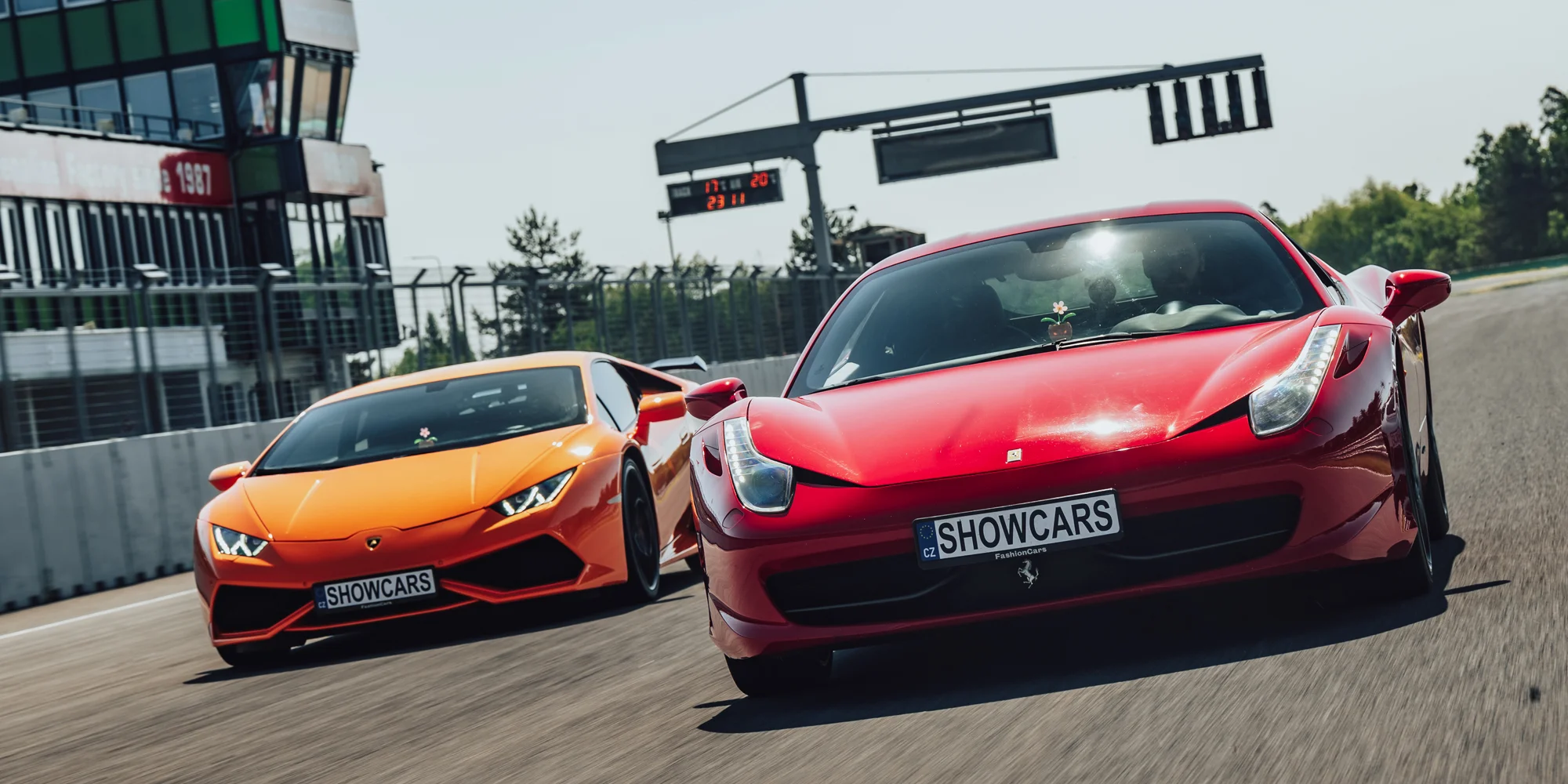 Exclusive VIP driving day: jízda na velkém závodním okruhu v Mostě v Lamborghini, Ferrari, McLarenu nebo Porsche